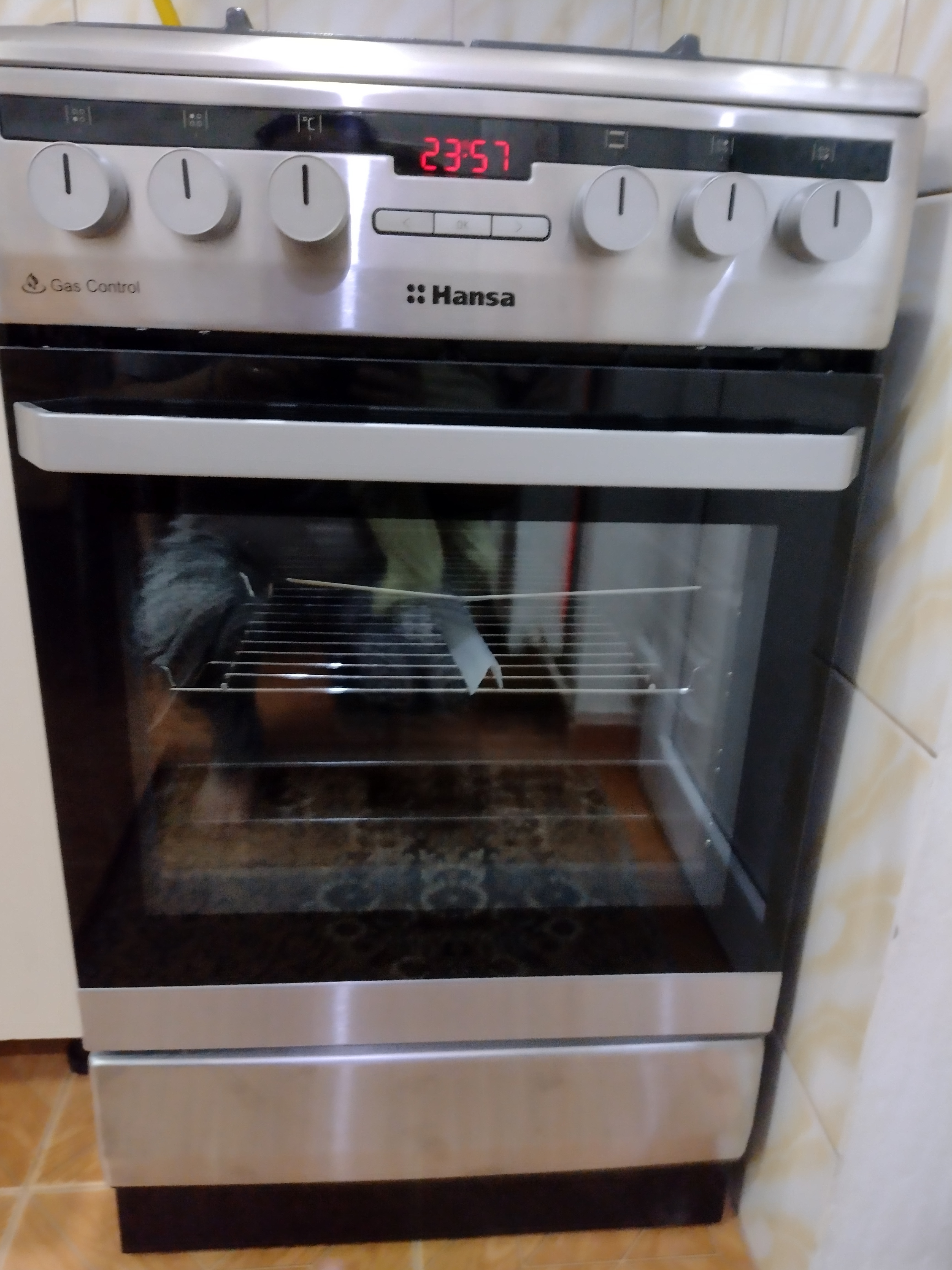 Aragaz Hansa FCMX59221, 4 arzatoare, Mixt, Curatare abur, Grill, Rotisor, Clasa A, 50 cm, Inox