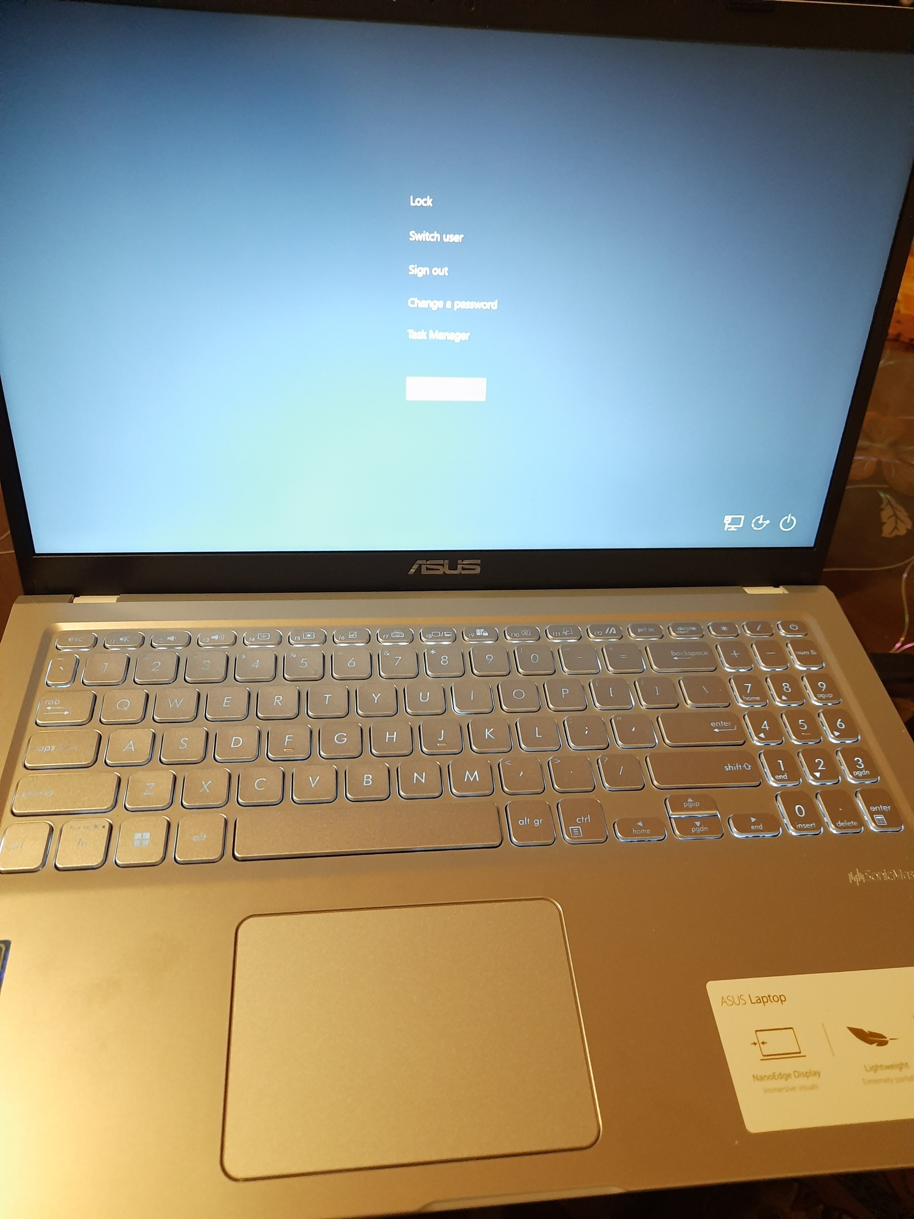 Laptop ASUS X515MA cu procesor Intel® Celeron® N4020 pana la 2.80 GHz, 15.6", Full HD, 4GB, 256GB SSD, Intel® UHD Graphics 600, No OS, Transparent Silver