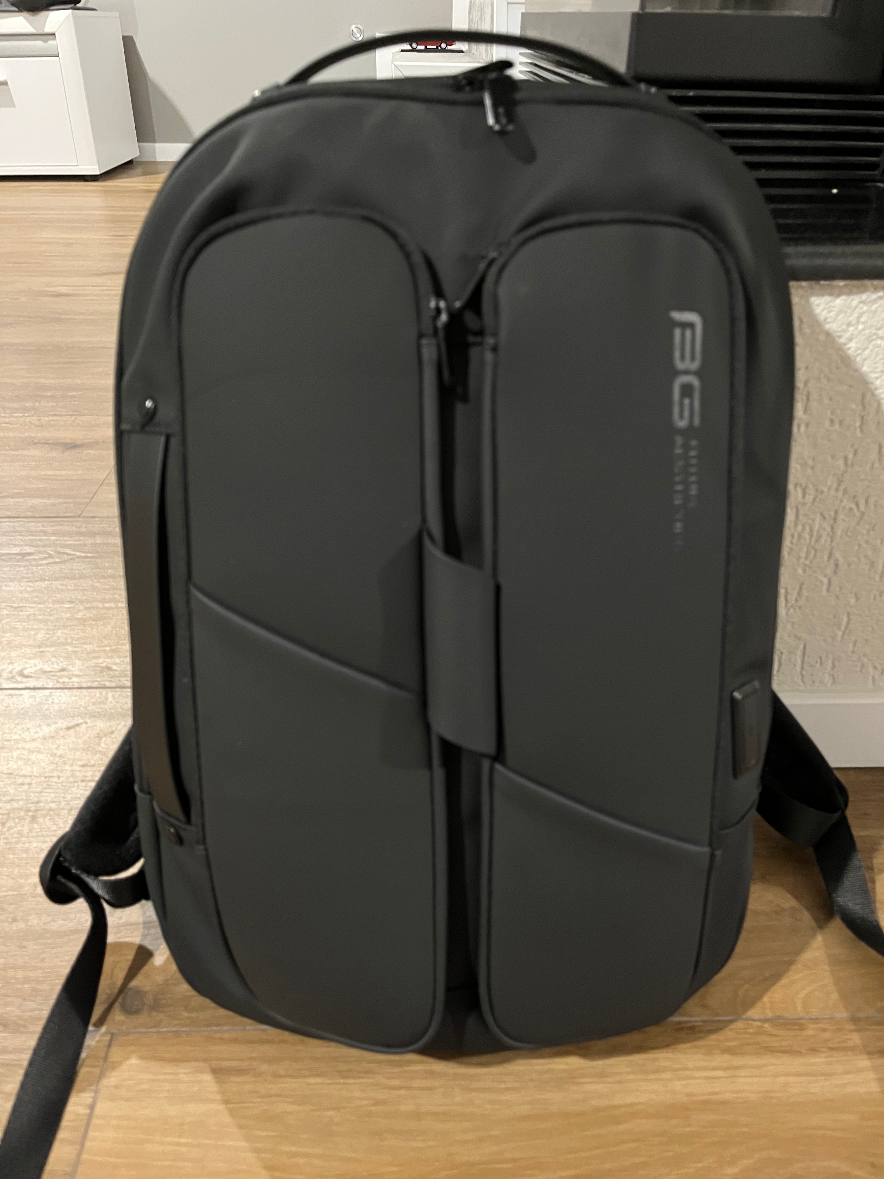 Rucsac laptop 15.6 inch, port USB, si USB-C, rezistent la apa, buzunar antifurt, sistem fixare pe valiza BANGE, BG7238BK, Negru