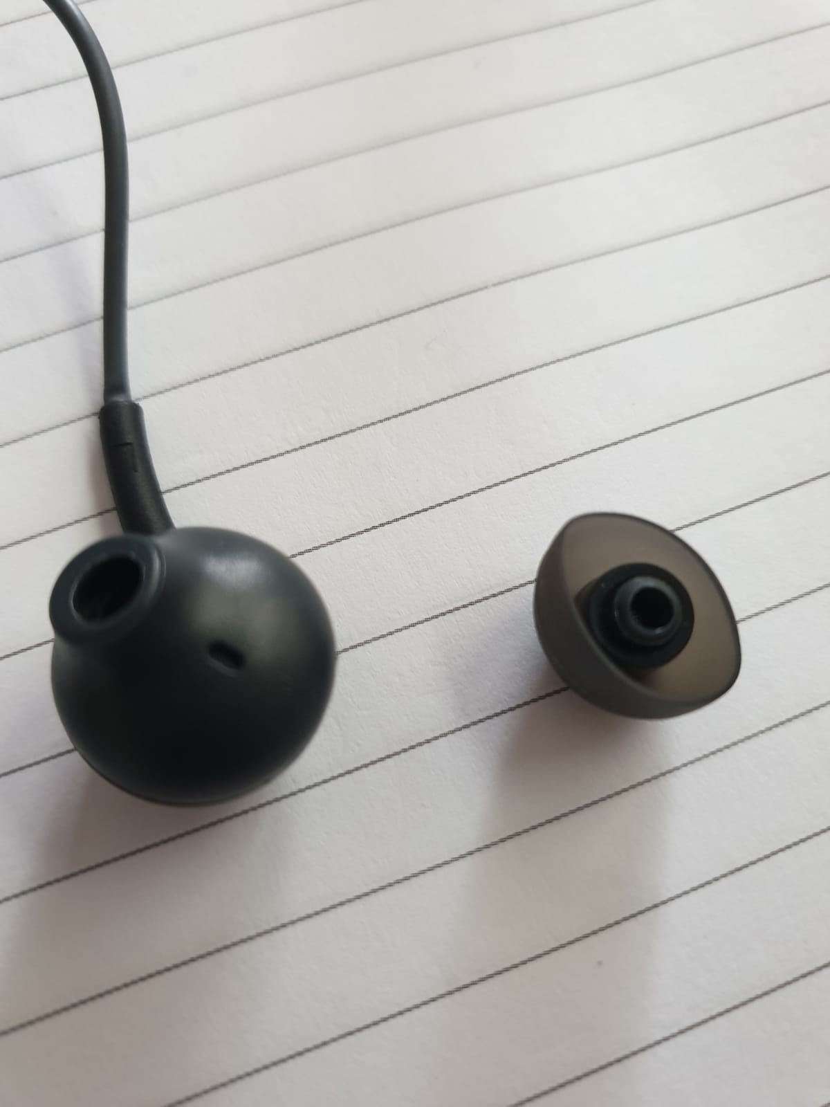Casti Samsung AKG, Headset high quality cu microfon, conector 3.5 mm Jack, cutie de depozitare inclusa, negru
