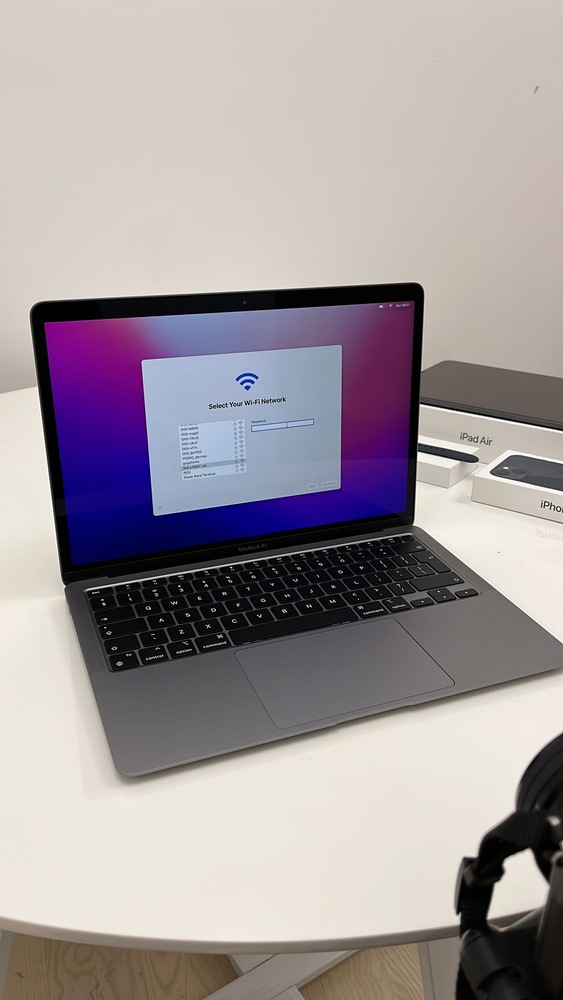 Laptop Apple MacBook Air 13-inch, True Tone, procesor Apple M1, 8