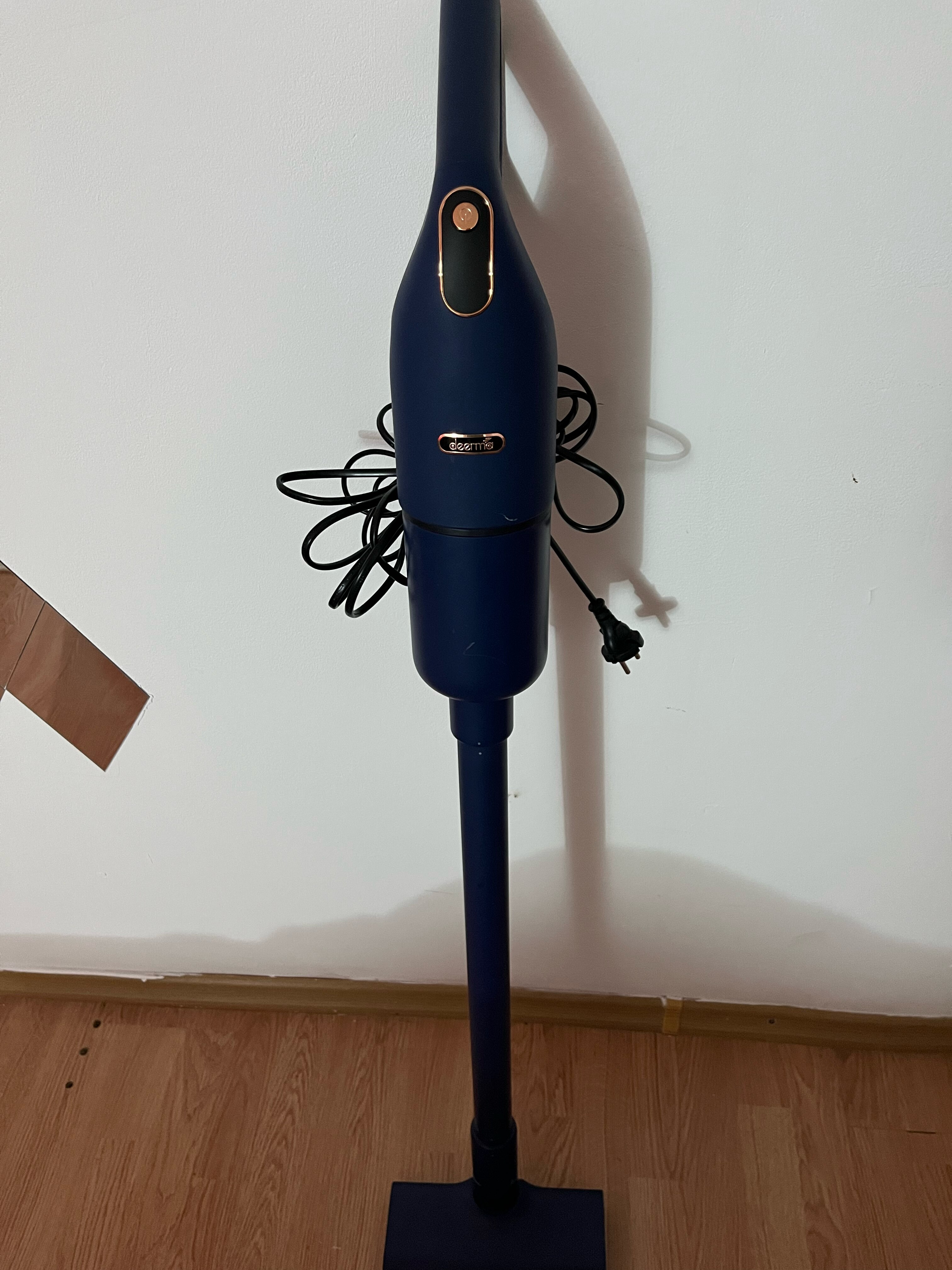 Aspirator vertical, Deerma, 600W, Rezervor 0.6l, Albastru