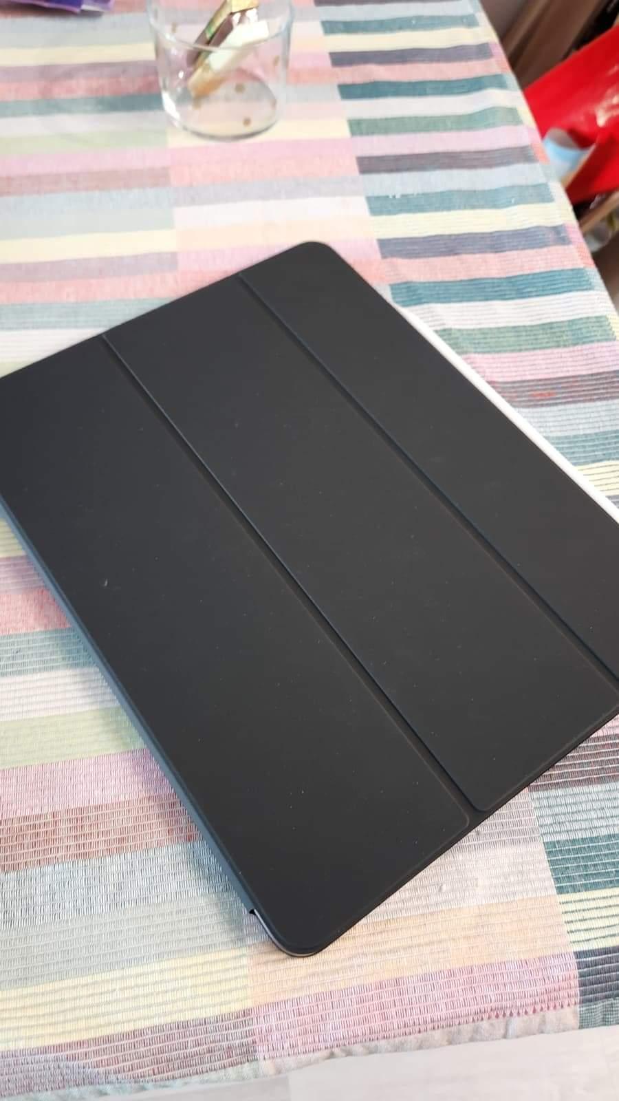 Husa de protectie Apple Smart Folio pentru iPad Pro 12.9" (5th), White