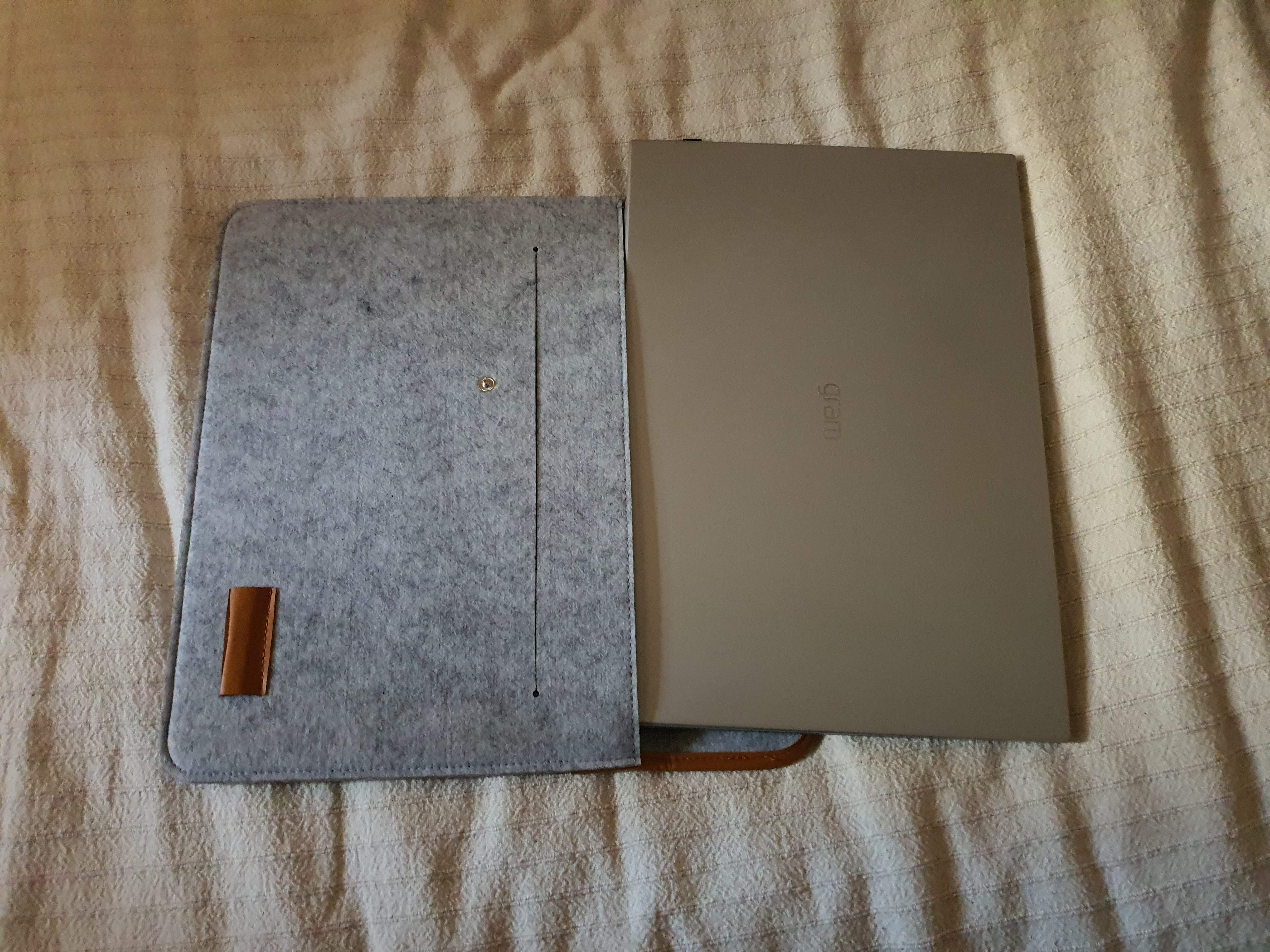 Husa de protectie pentru laptop, 36x27x2 cm, 17 inch, Gri/Galben