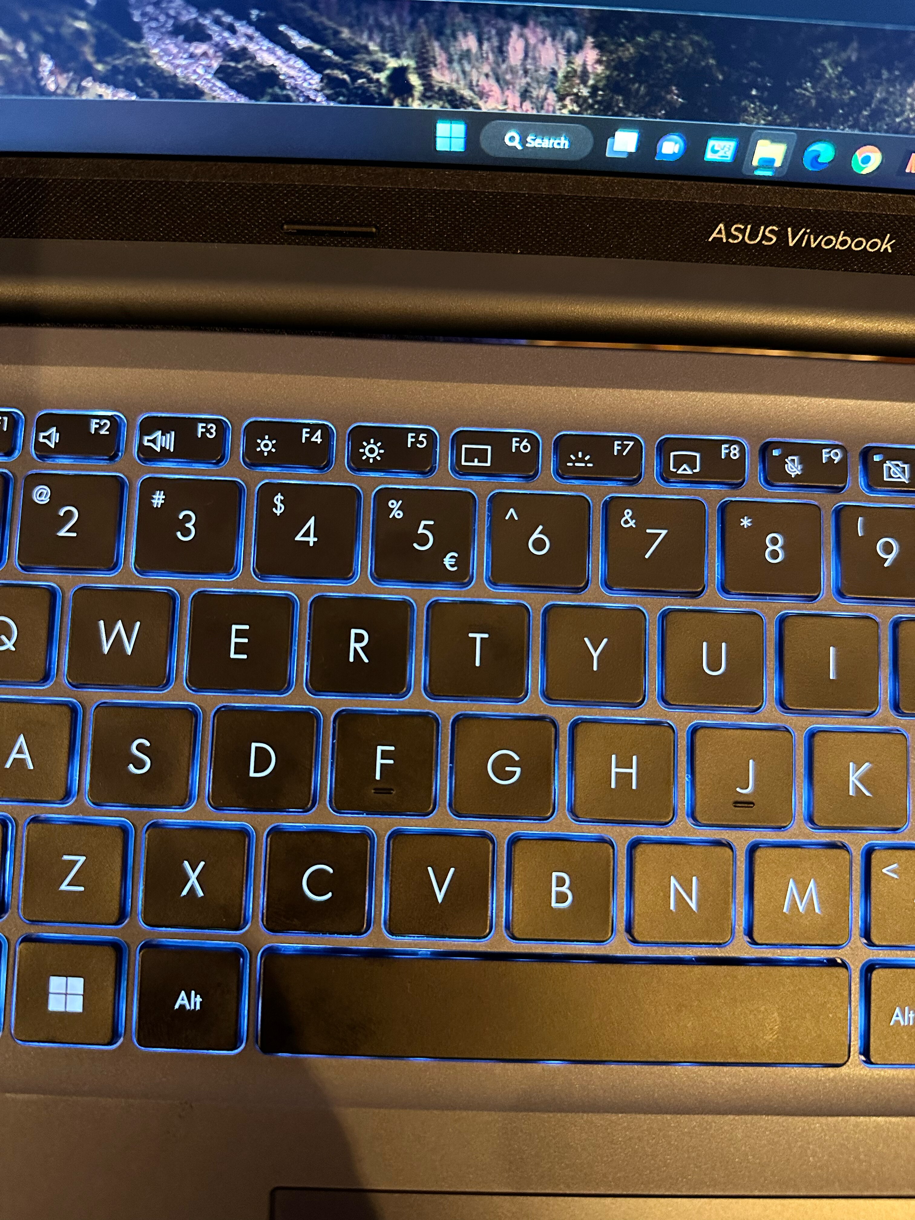 Laptop ASUS VivoBook 15 X1502ZA cu procesor Intel® Core™ i5-1240P pana la 4.40 GHz, 15.6'', Full HD, IPS, 8GB, 512GB SSD, Intel® UHD Graphics, No OS, Quiet Blue