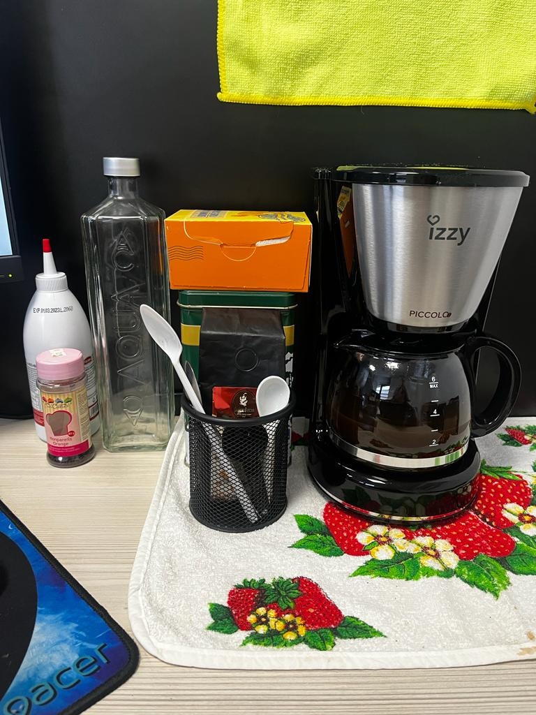 Filtru de cafea Comfort, Izzy, Negru cu detalii inox, 1.25 L, 900 W, negru/inox