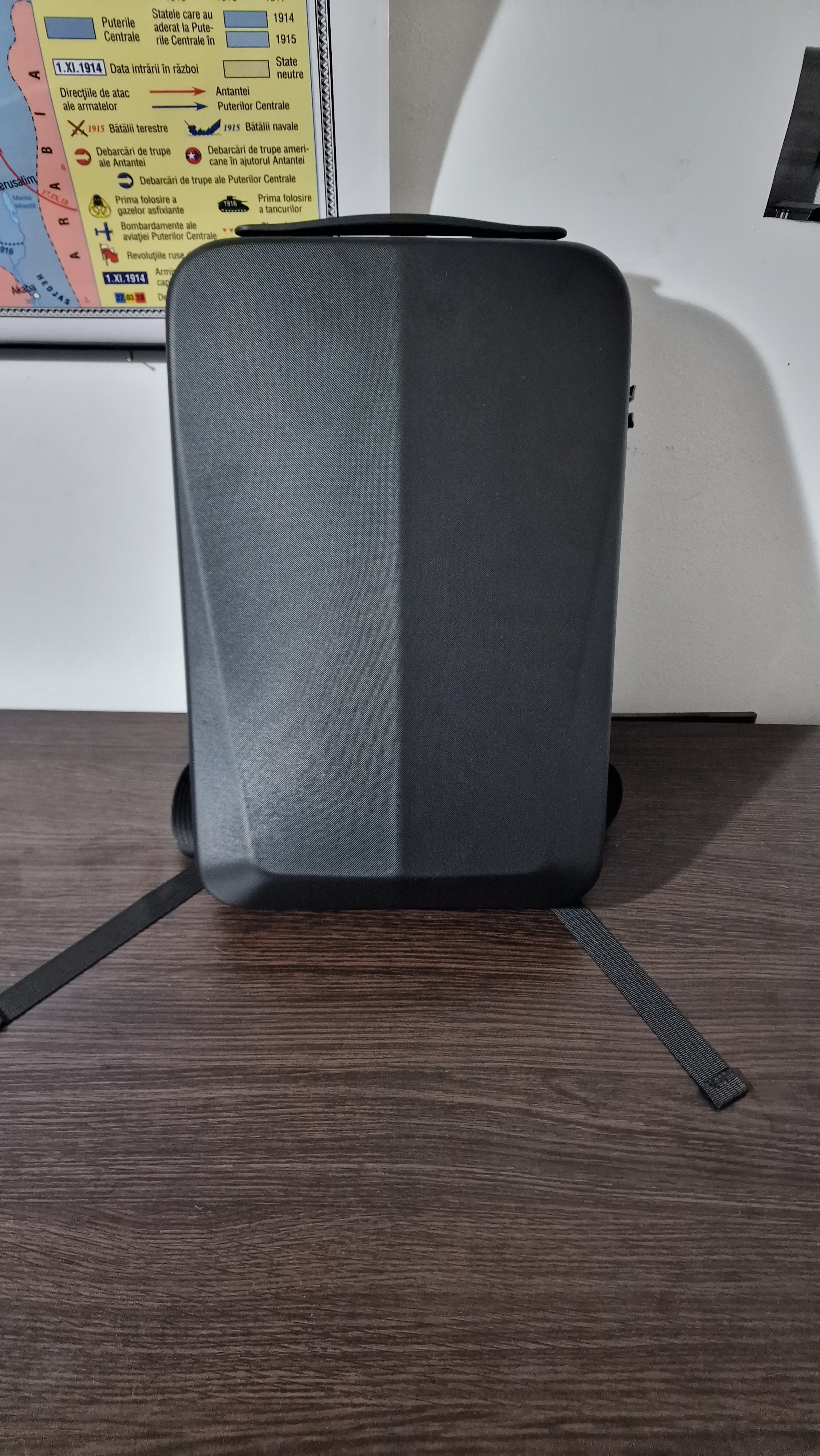 Rucsac laptop 15.6" business cu carcasa rigida din material impermeabil EVA, sistem antifurt, port de incarcare USB, BANGE, 30x8x45 cm, Argintiu