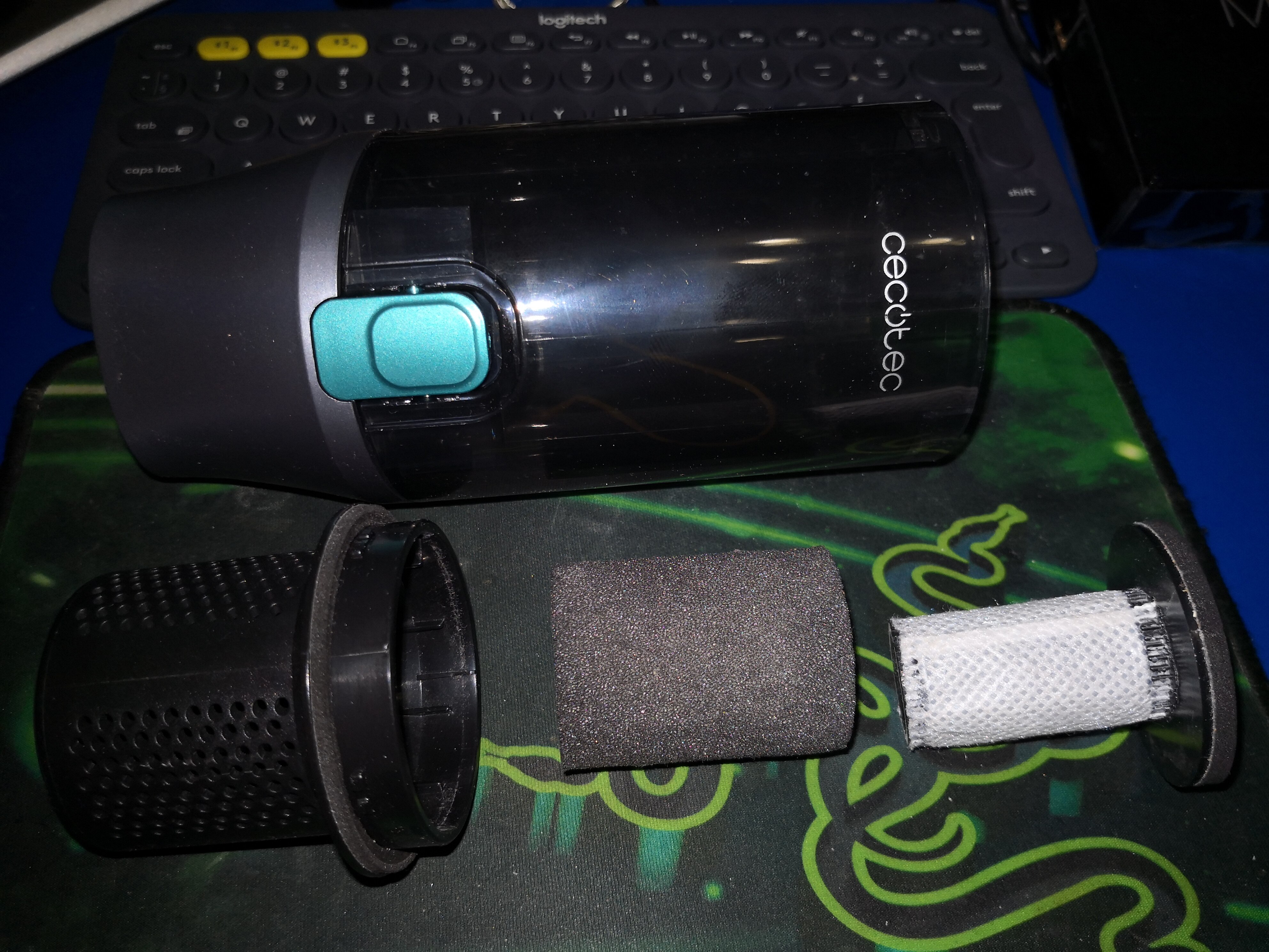 Aspirator de mana Cecotec Conga Rockstar Micro Clean&Car 15000. Motor digital fara perii de 200 W si aspiratie de 20 kPa