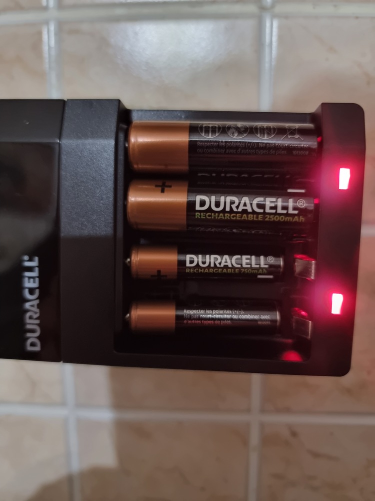 Incarcator Duracell CEF14, 2 x acumulatori AAK2 1300 mAh + 2 x acumulatori  AAAK2 750 mAh, incarcare in 45 min 