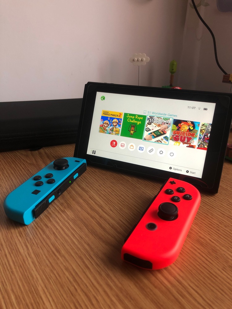 Consola NINTENDO SWITCH (WITH NEON RED & NEON BLUE JOY-CONS) - eMAG.ro