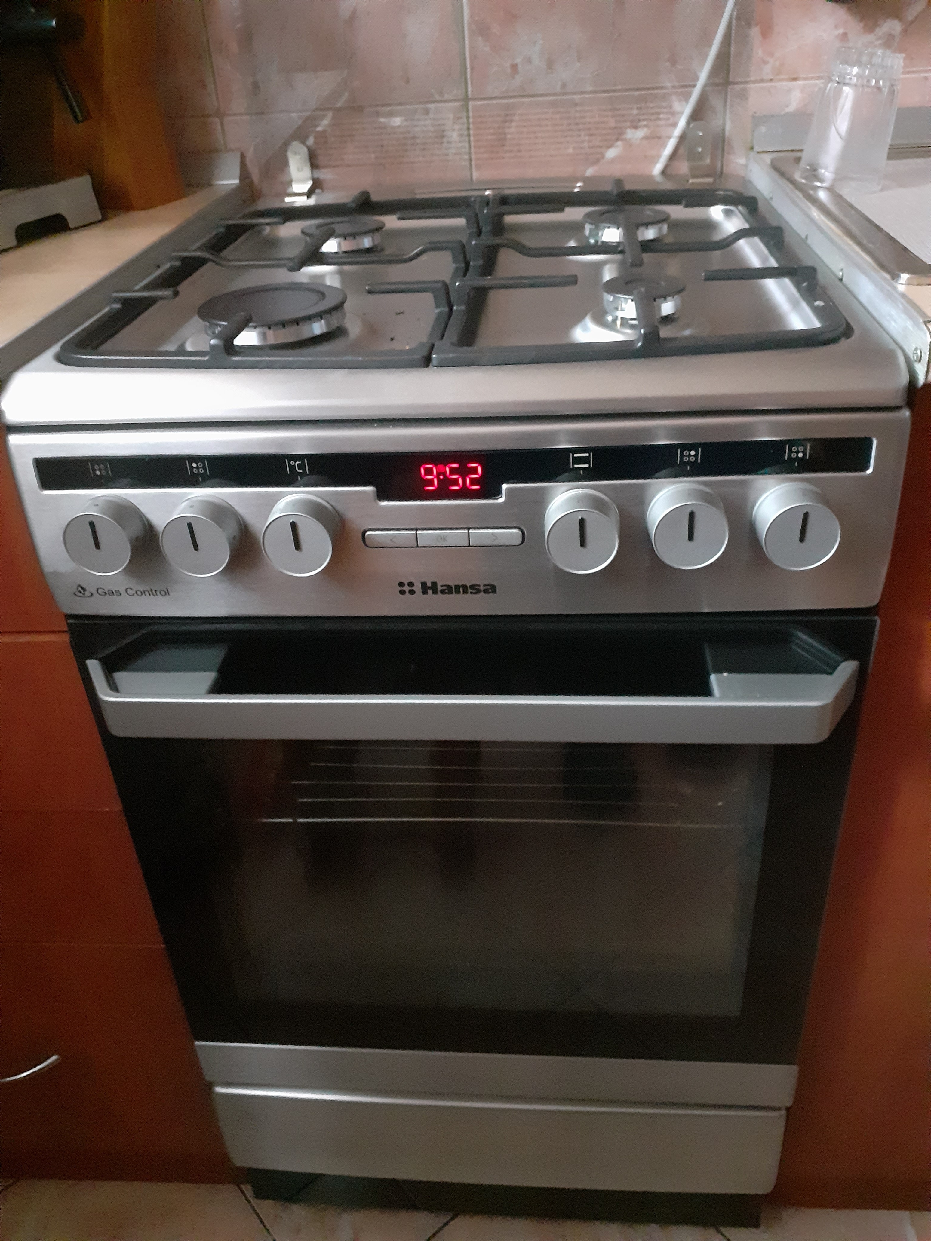 Aragaz Hansa FCMX59221, 4 arzatoare, Mixt, Curatare abur, Grill, Rotisor, Clasa A, 50 cm, Inox
