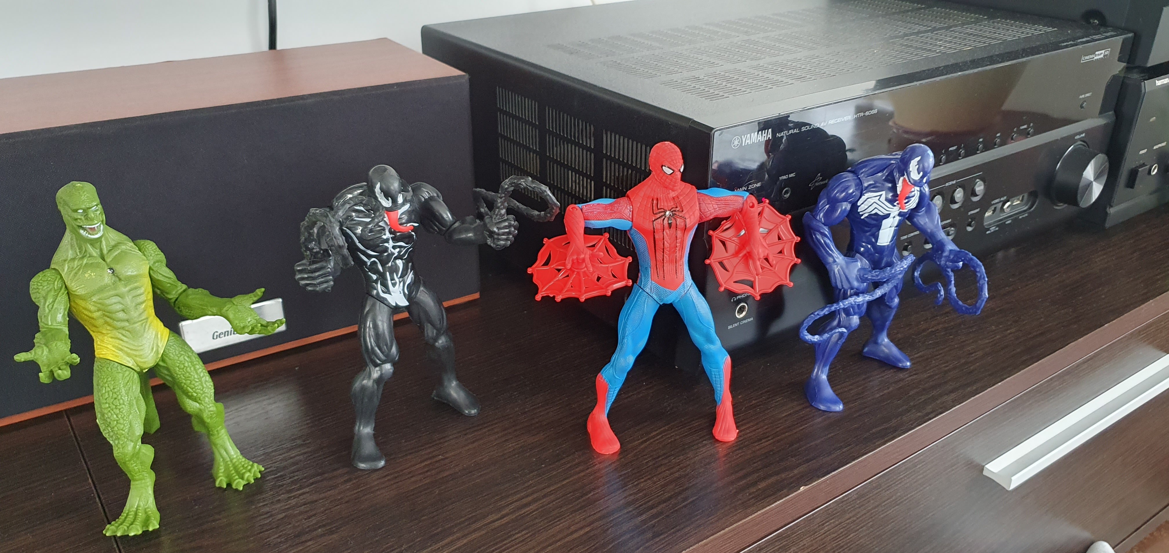 Set 4 Figurine Ultimate Spider-Man Venom 2, 16 cm - eMAG.ro