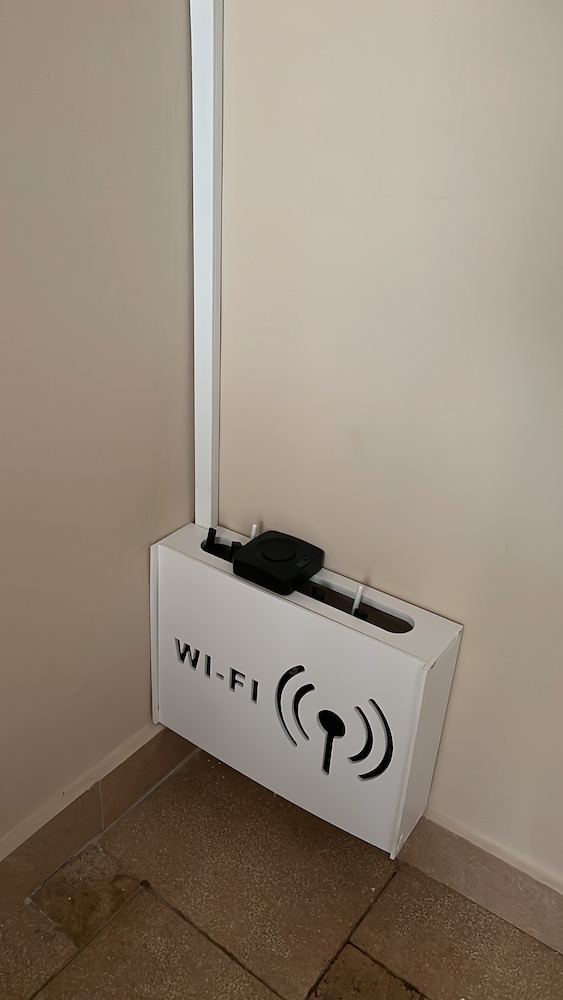 Raft Suport Router Wireless EvoSmart™ M4 pentru mascare fire si ...