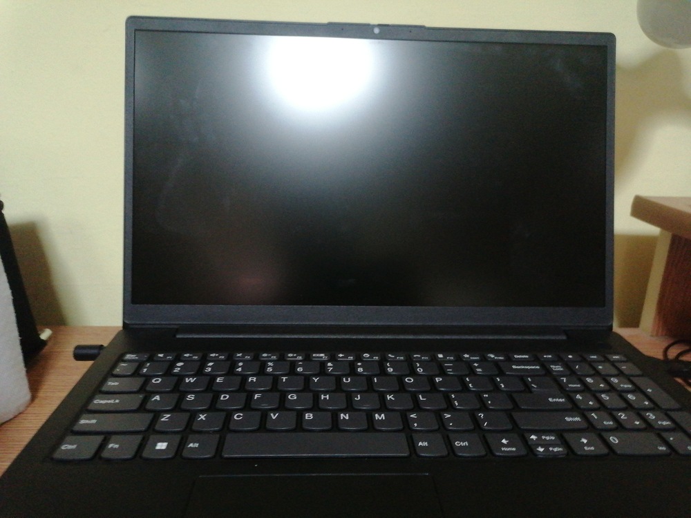 Laptop Lenovo V15 G2 ITL cu procesor Intel® Core™ i5-1135G7 pana