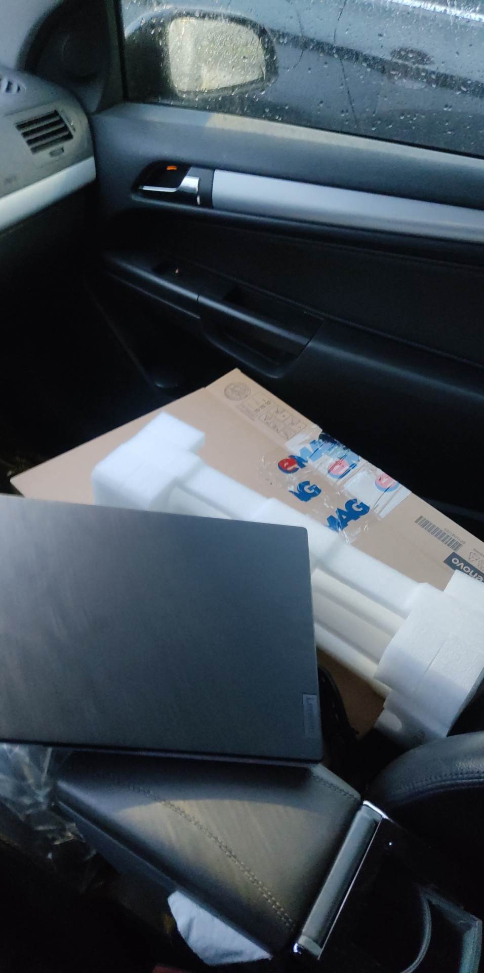 Laptop Lenovo V15 G3 ABA cu procesor AMD Ryzen™ 5 5625U pana la 4.30 GHz, 15.6", Full HD, 8GB, 256GB SSD, AMD Radeon™ Graphics, No OS, Business Black