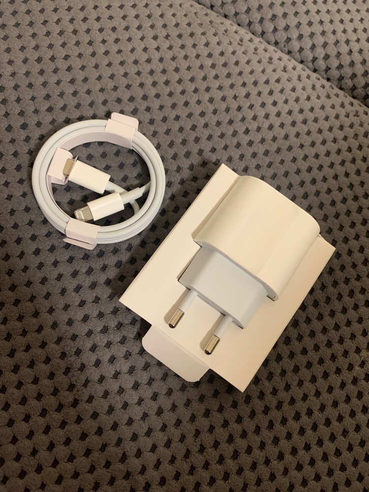 Set pentru Iphone 12, incarcator de 18w Fast Charge si cablu de