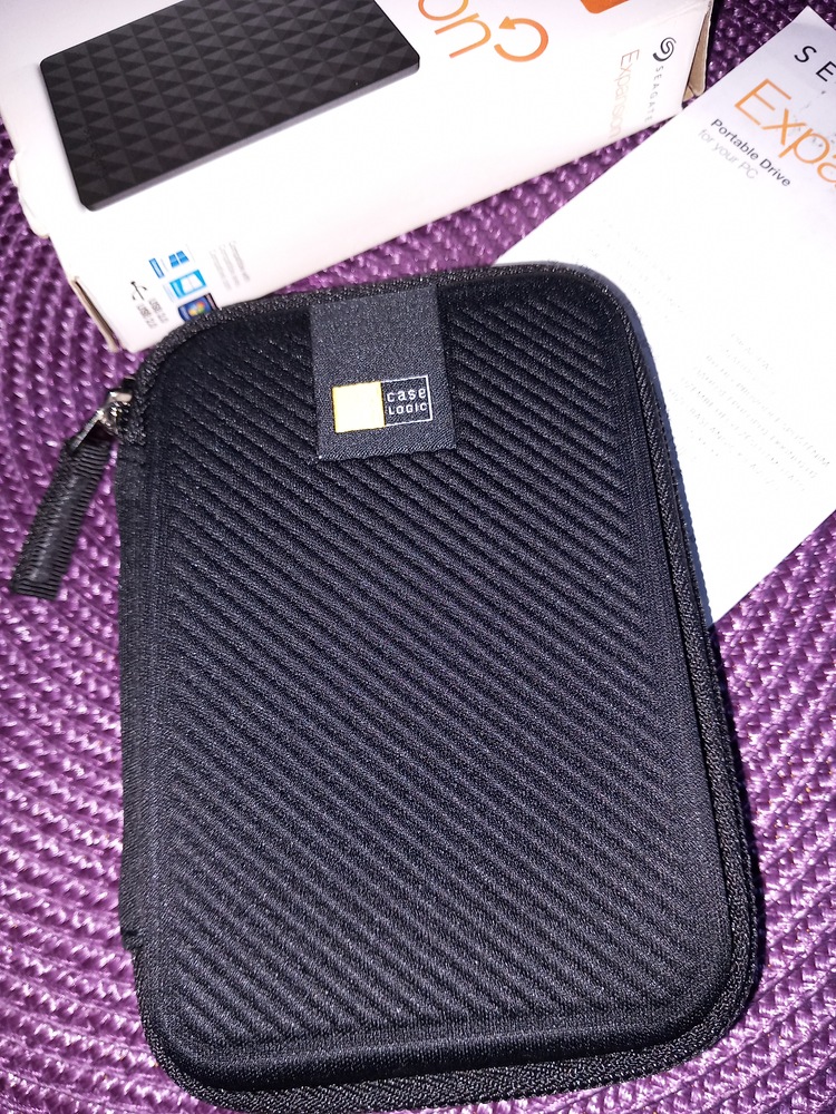 Case Logic EHDC-101 Hard Shell Case for 2.5-Inch Portable Hard Drive - Black