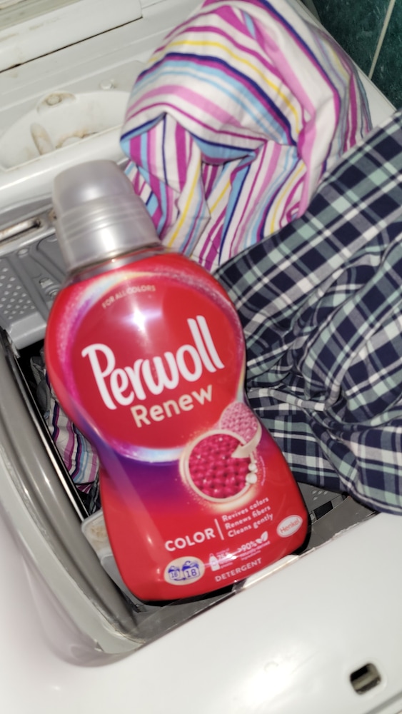 Detergent lichid pentru rufe Perwoll Renew Black, 16 spalari, 960 ml