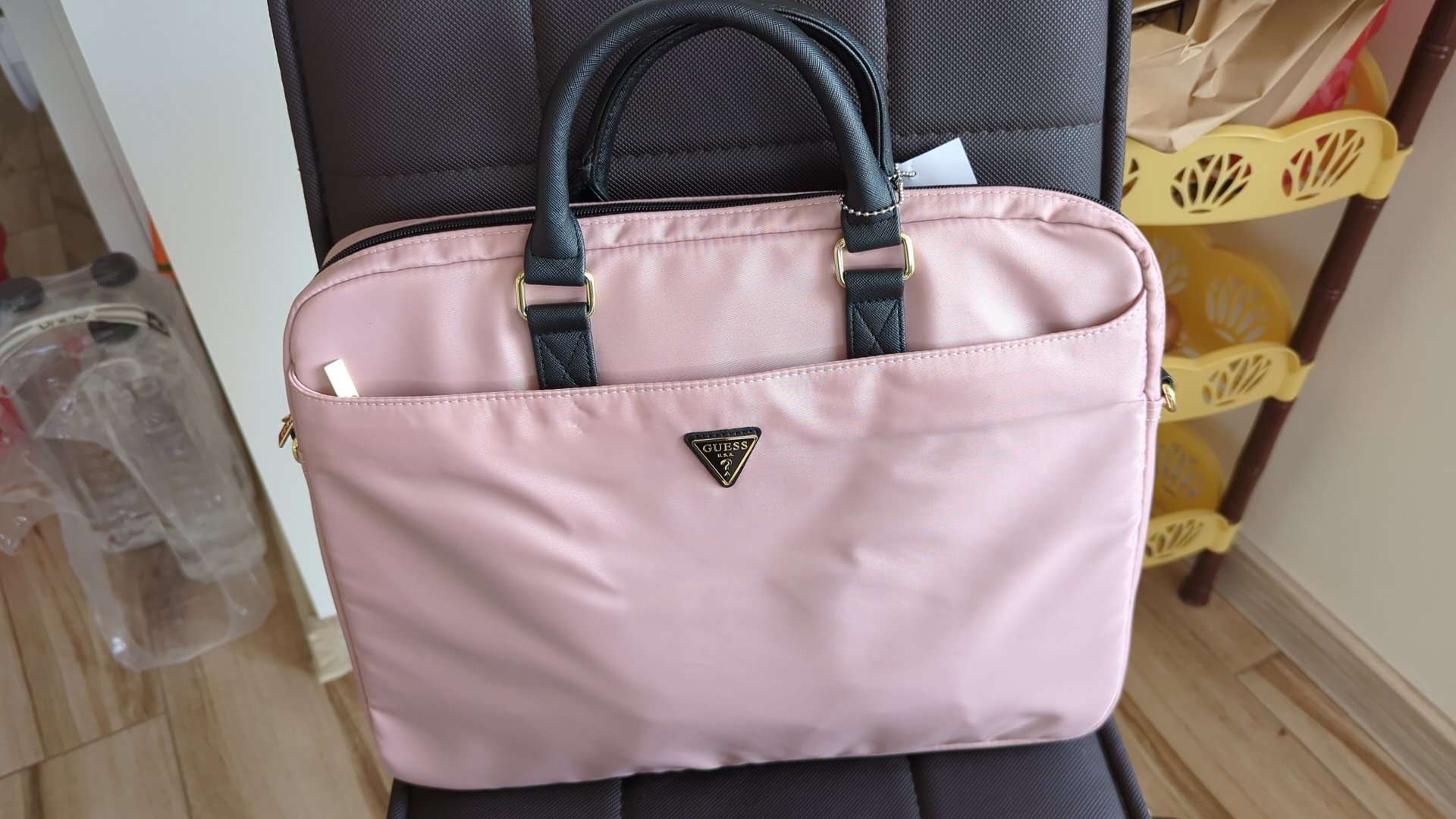 Geanta de umar Pouch Guess Nylon Triangle Collection, pentru Apple MacBook 16", Albastru
