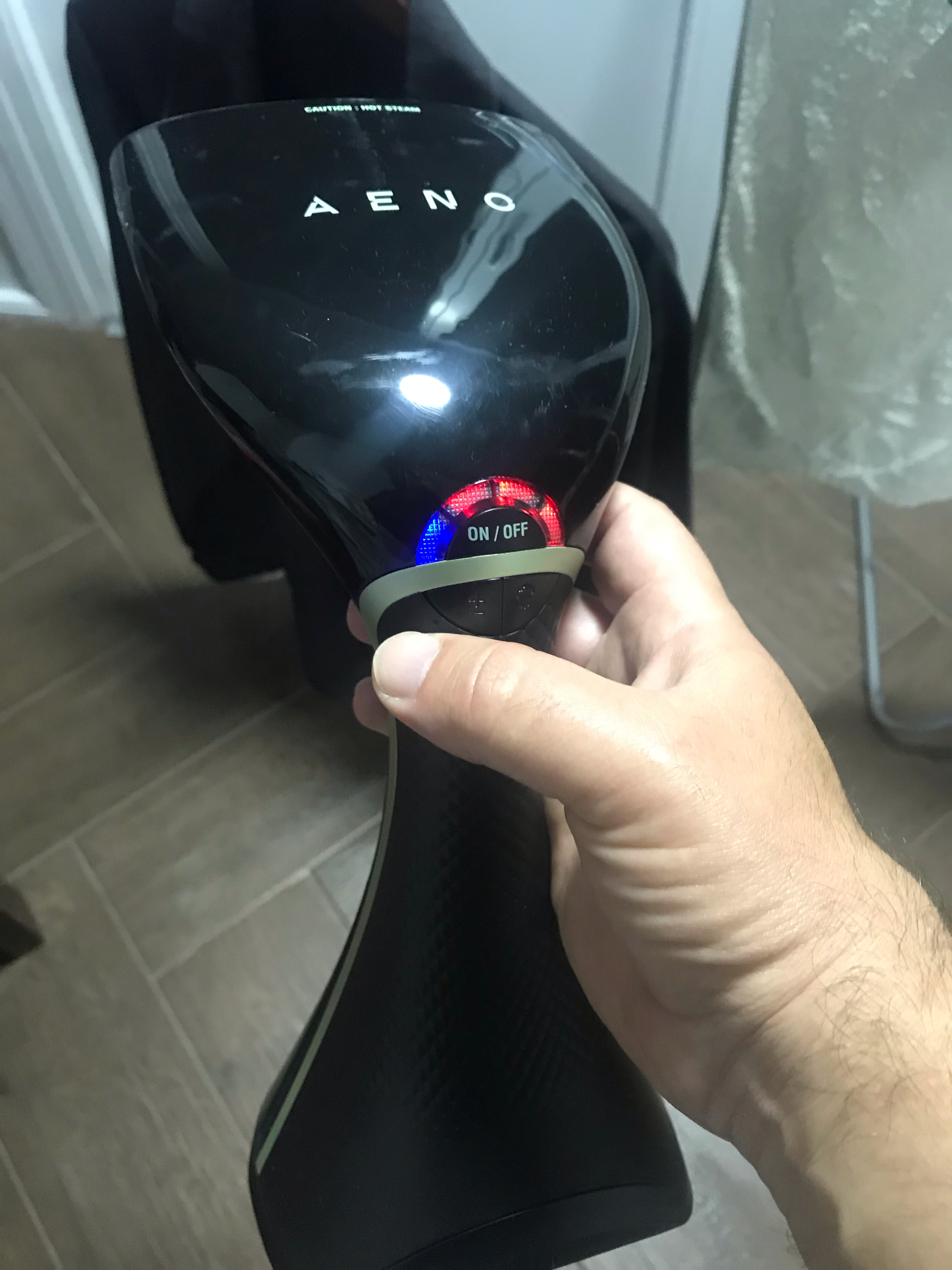Aparat de calcat vertical cu aburi Aeno AGS0001, 1500W, timp de incalzire 35 sec, capacitate rezervor apa 250 ml, putere abur 35 g/min, perie, cana de masurat inclusa, gri