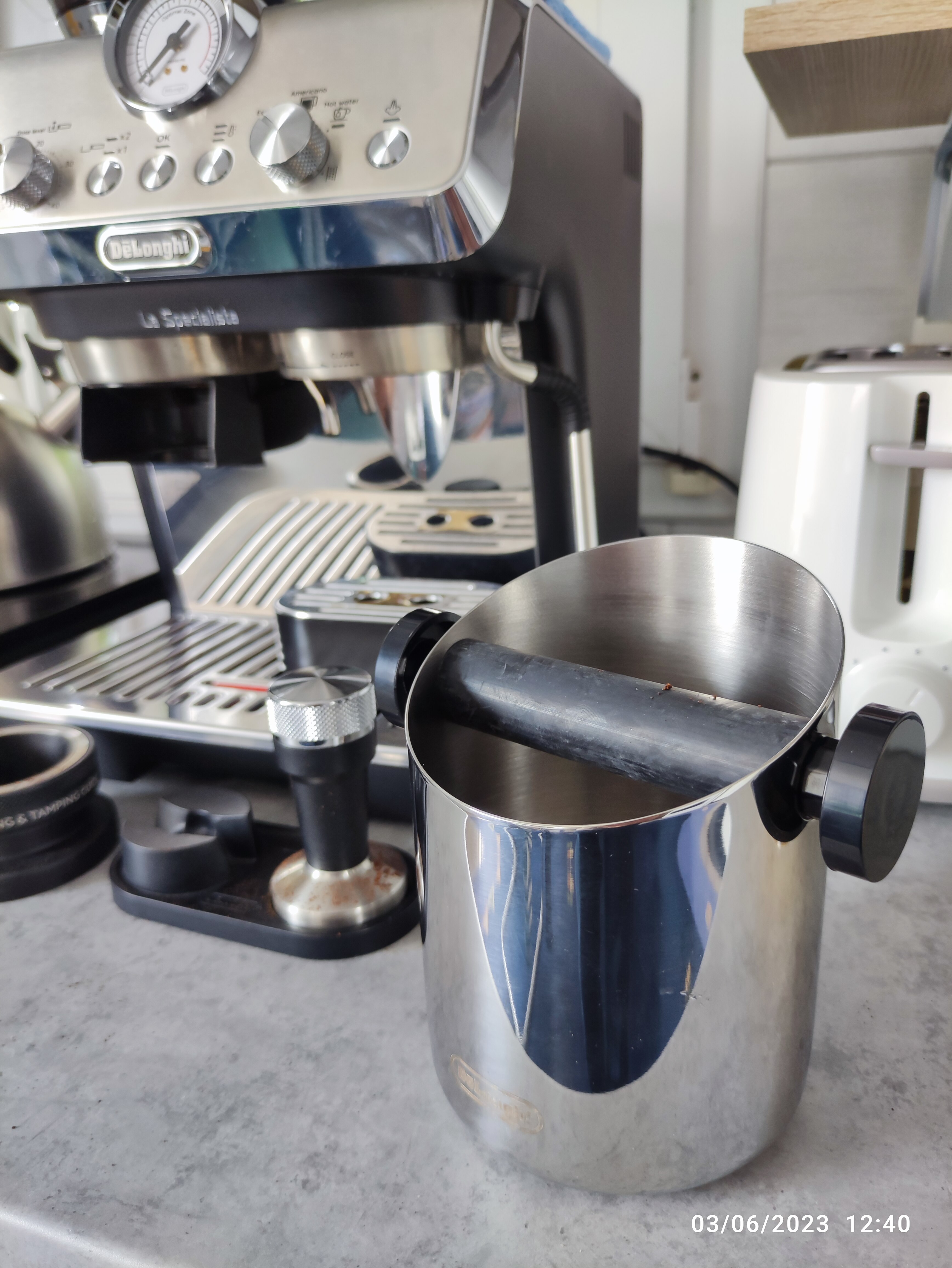 Container pentru zatul de cafea knock box De'Longhi DLSC084, 500g