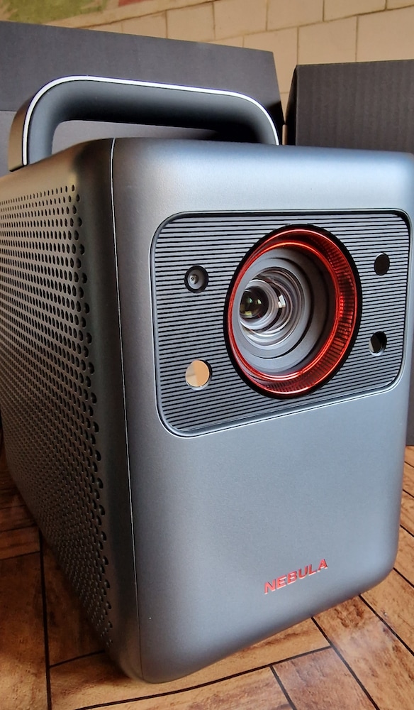 Proiector video portabil smart Anker Nebula Cosmos Laser, 4K, 1840