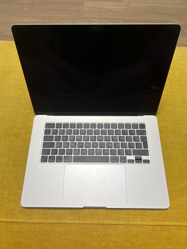 MacBook本体 Apple MacBook Air 15-inch 256GB SSD 60415.jpg