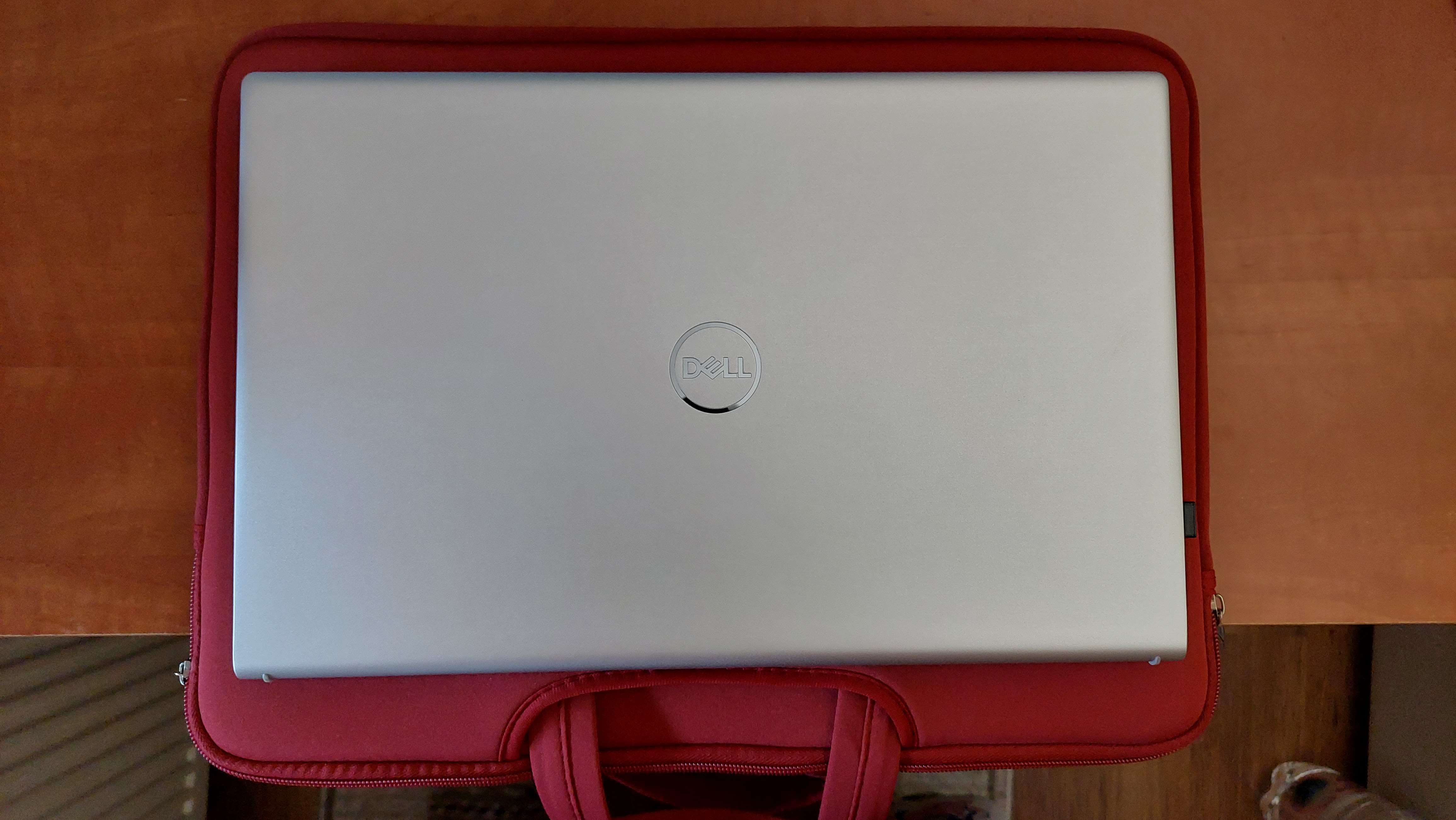 Geanta universala laptop 15.6 inch rezistenta la stropire din neopren, Rosu