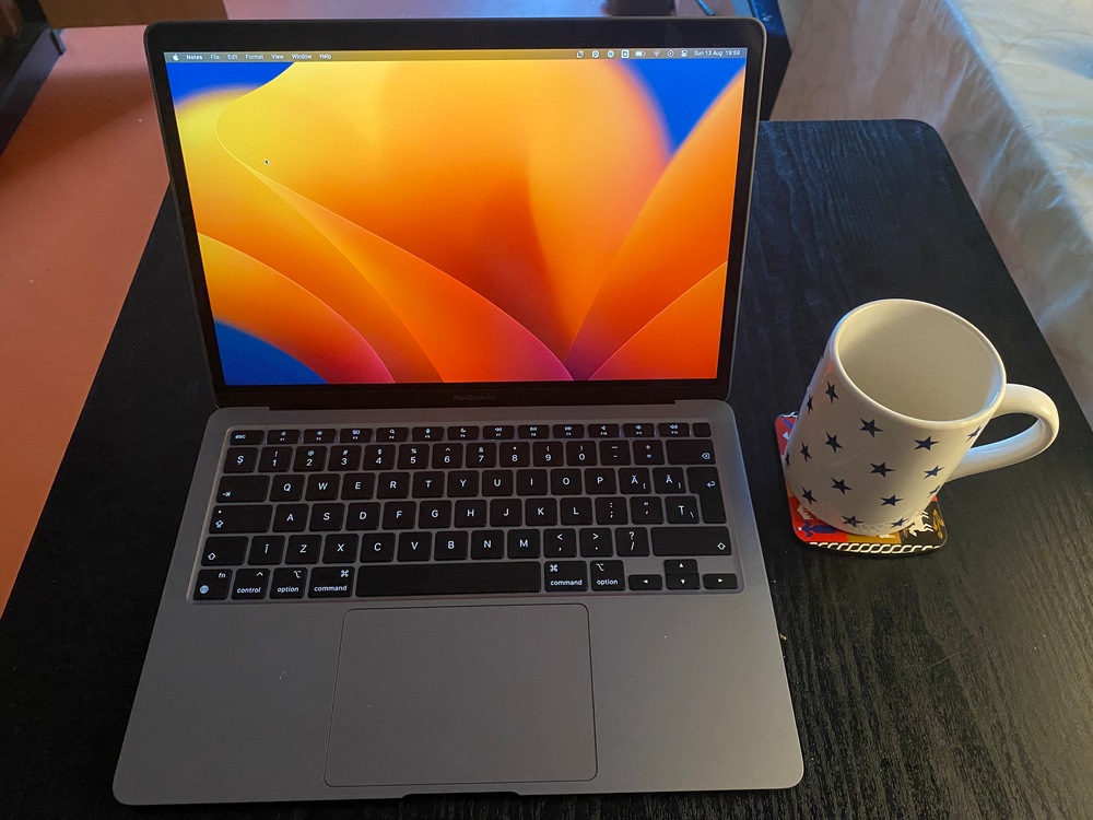 MacBook本体 Apple MacBook Air (M1, 13-inch) 13.3インチMacBook Air [整備済製品] 8コアCPUと8コアGPUを搭載