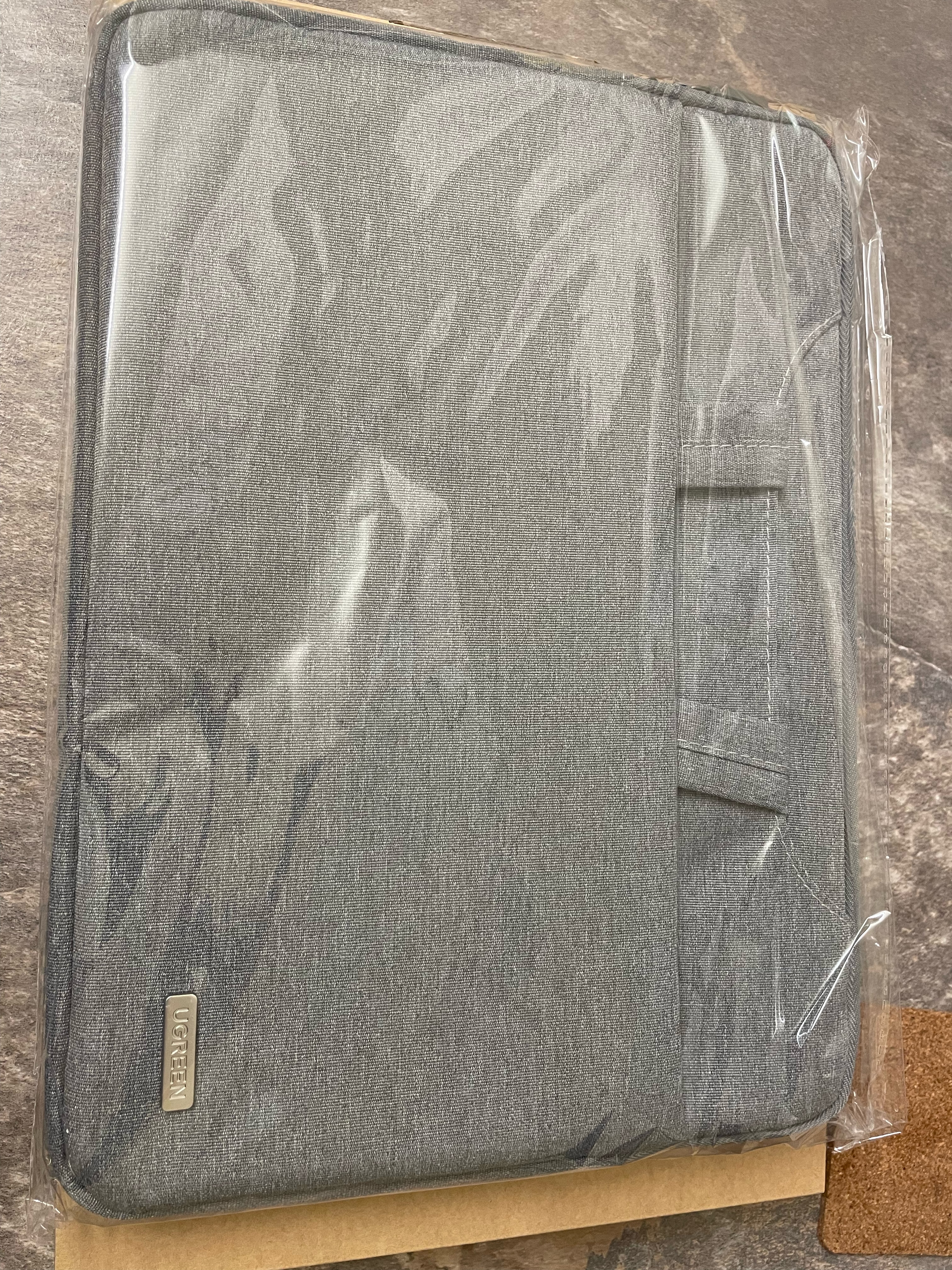 Geanta Ugreen 20448, pentru MacBook sau Laptop, 13 Inch, Impermeabila, Rezistenta la Zgarieturi