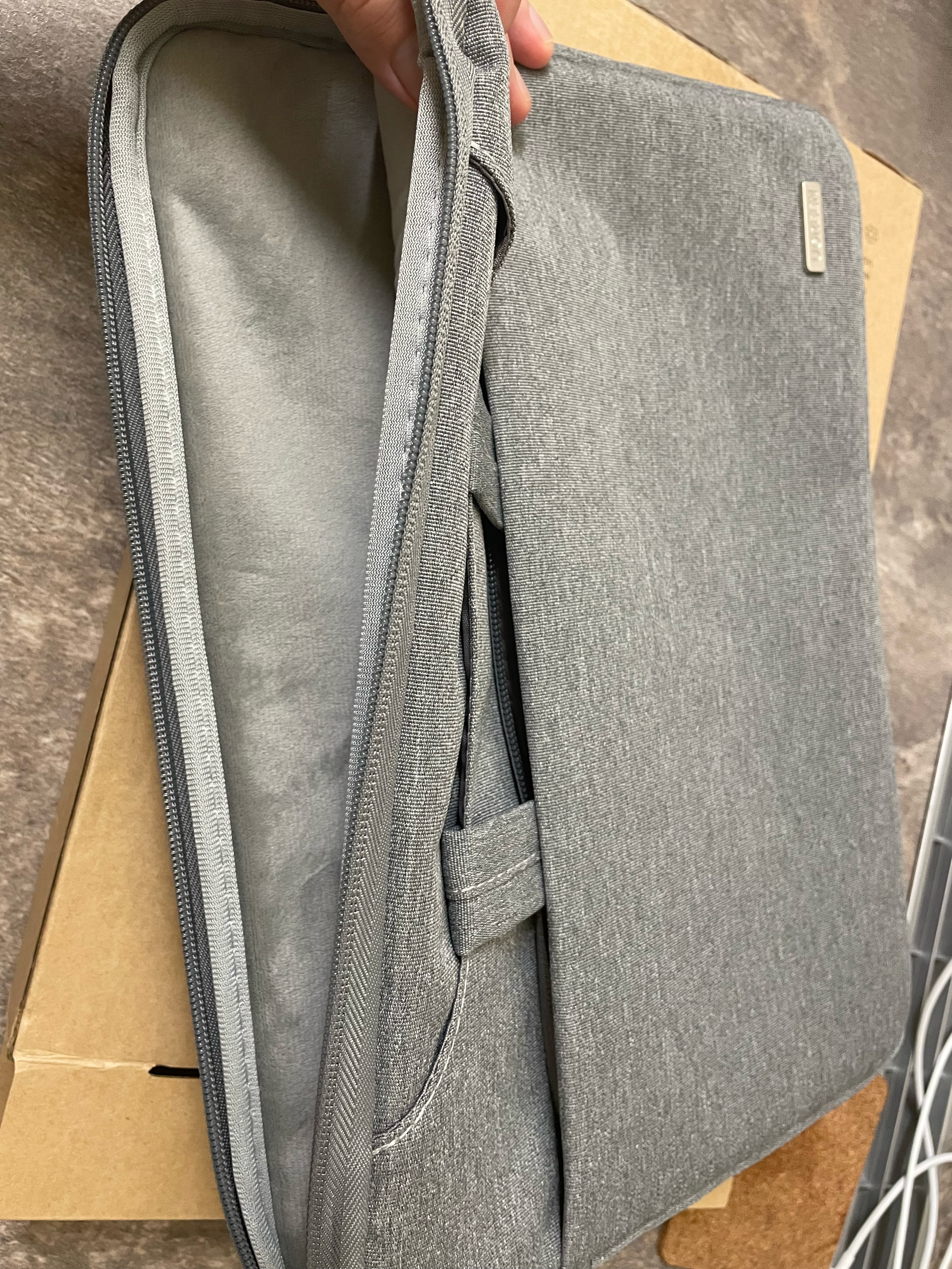 Geanta Ugreen 20448, pentru MacBook sau Laptop, 13 Inch, Impermeabila, Rezistenta la Zgarieturi