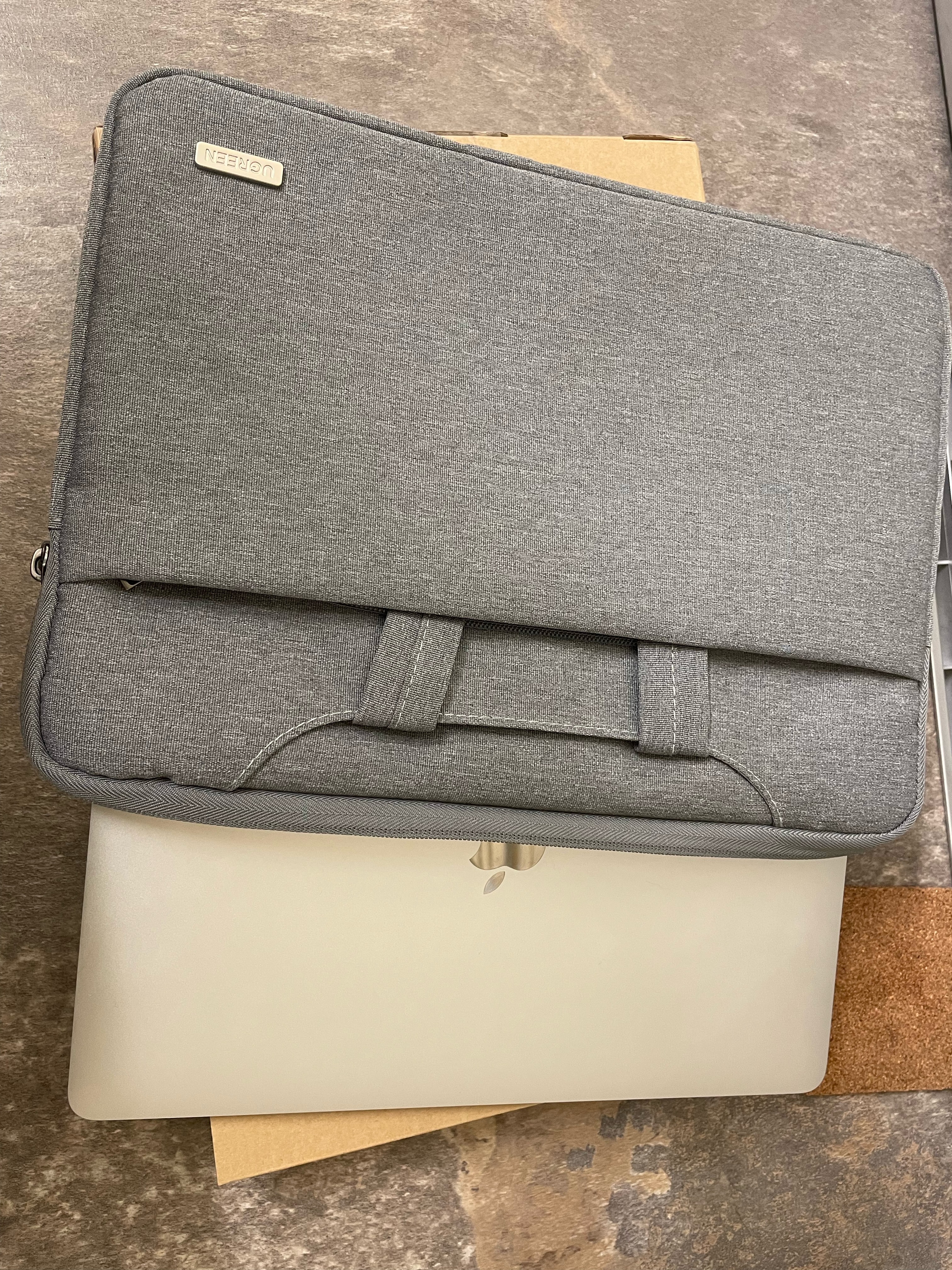 Geanta Ugreen 20448, pentru MacBook sau Laptop, 13 Inch, Impermeabila, Rezistenta la Zgarieturi