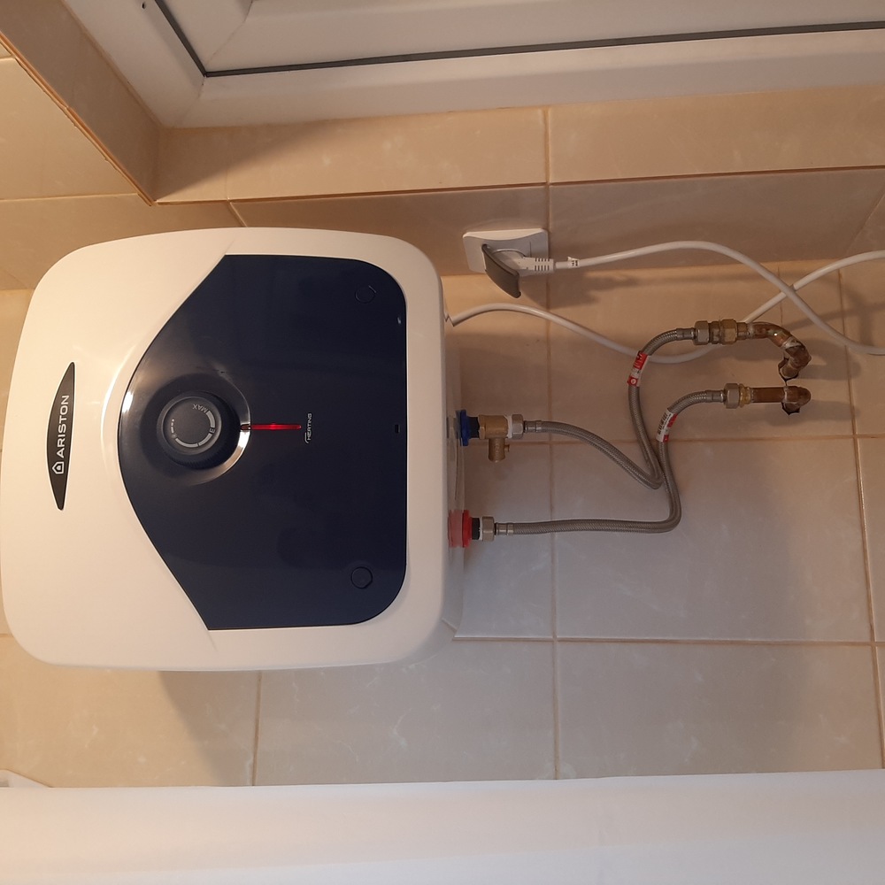 Scaldabagno elettrico accumulatore ARISTON Blu Evo R sopralavello 15 L 1200  W