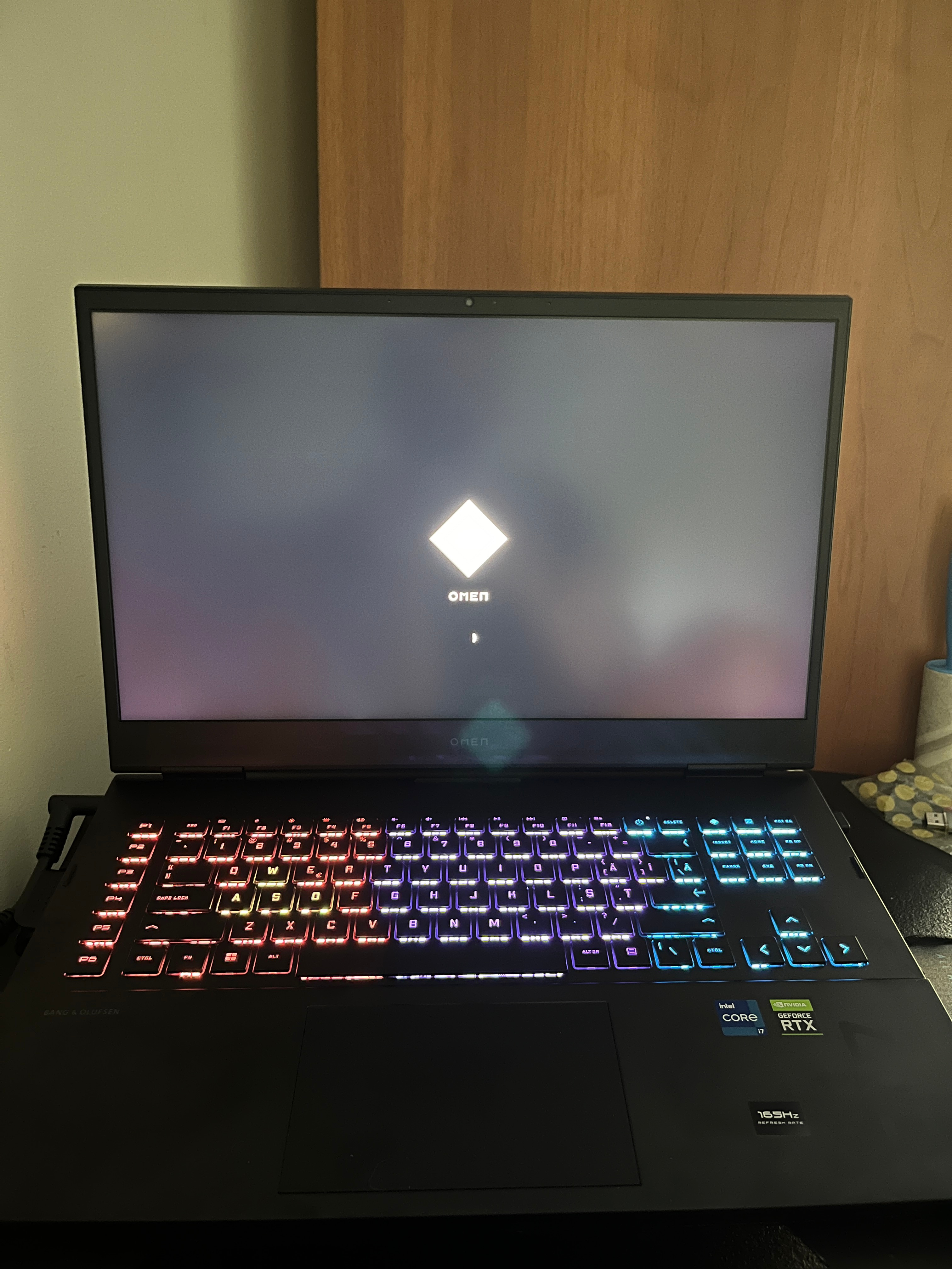 Laptop Gaming HP OMEN 17-cm2005nq cu procesor Intel® Core™ i7-13700HX pana la 5.0 GHz, 17.3", Full HD, IPS, 144Hz, 16GB DDR5, 1TB SSD, NVIDIA GeForce RTX 4060 8GB, Free DOS, Shadow Black