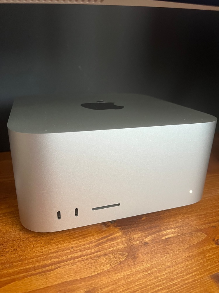 Apple Mac Studio (2023) cu procesor Apple M2 Ultra 24 nuclee CPU