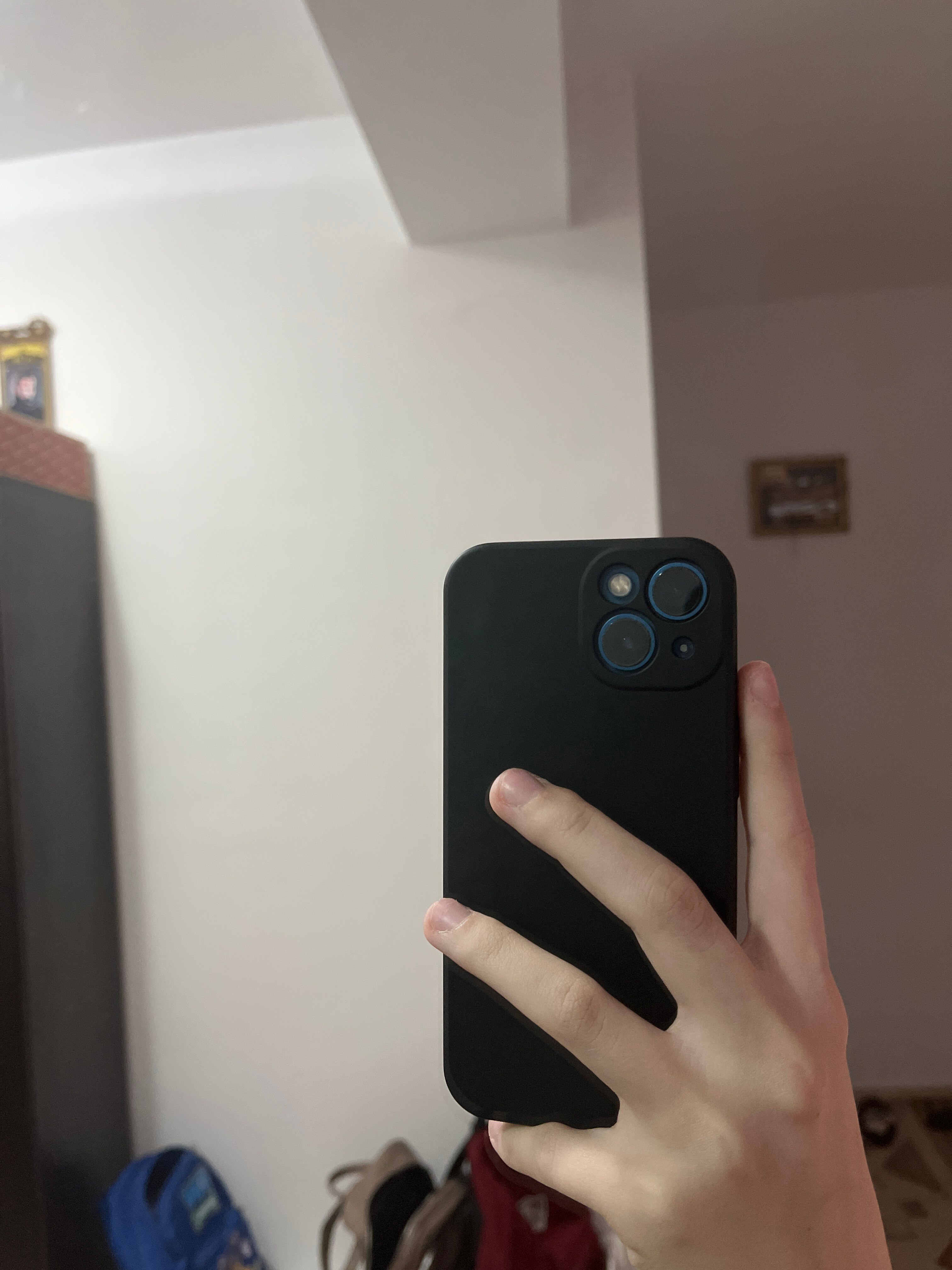 Husa din silicon ultra-slim MATA cu microfibra pe interior, compatibila cu iPhone 13, Negru