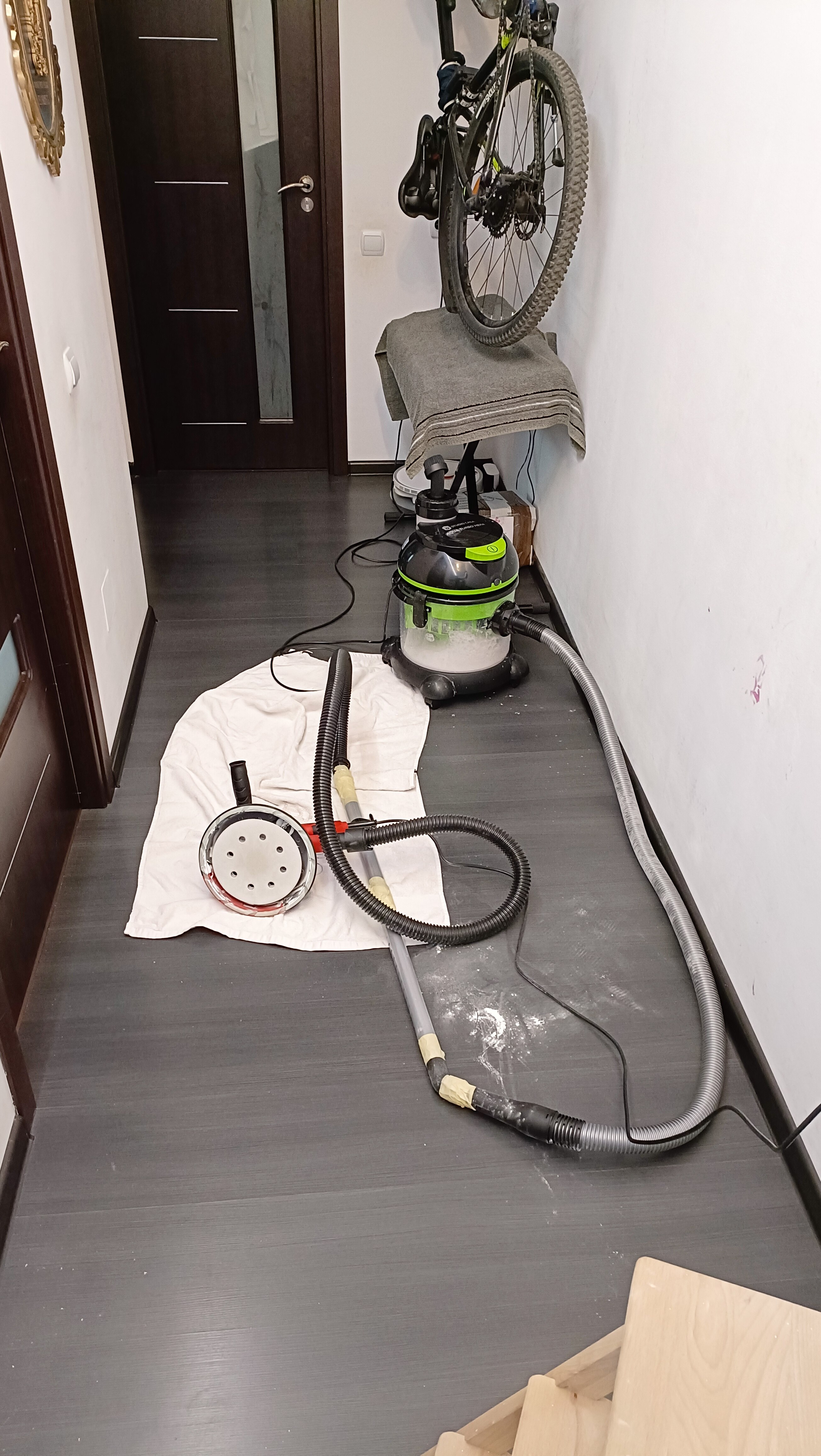 Aspirator cu filtrare prin apa Studio Casa Aqua Turbo Hepa, 2400 W, Tub telescopic cromat, Functie Blowing, Verde/Negru