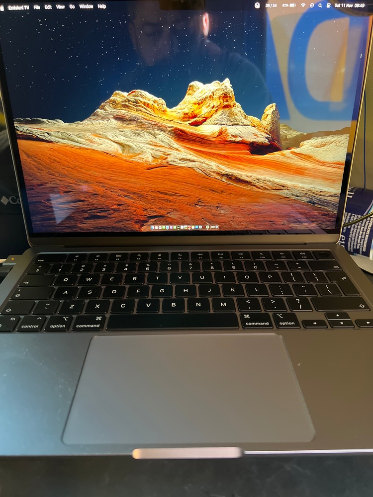 Laptop Apple MacBook Air 13-inch cu procesor Apple M2, 8 nuclee