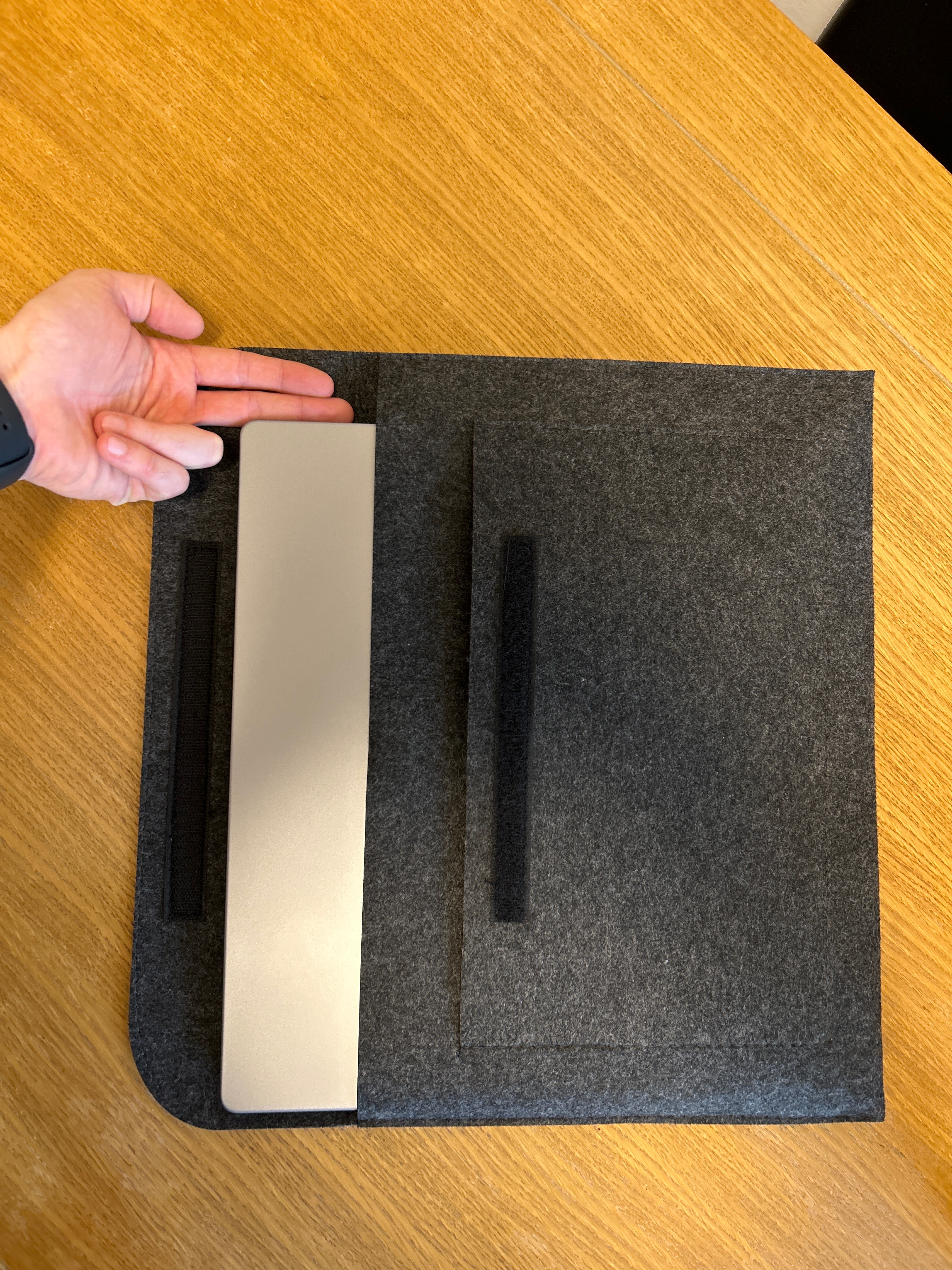 Husa de laptop Felt, compatibila cu Apple MacBook Air, MacBook Pro Touch Bar, 15.6" Inch si documente A4, Ronic, 41,5 x 28 cm, Charcoal