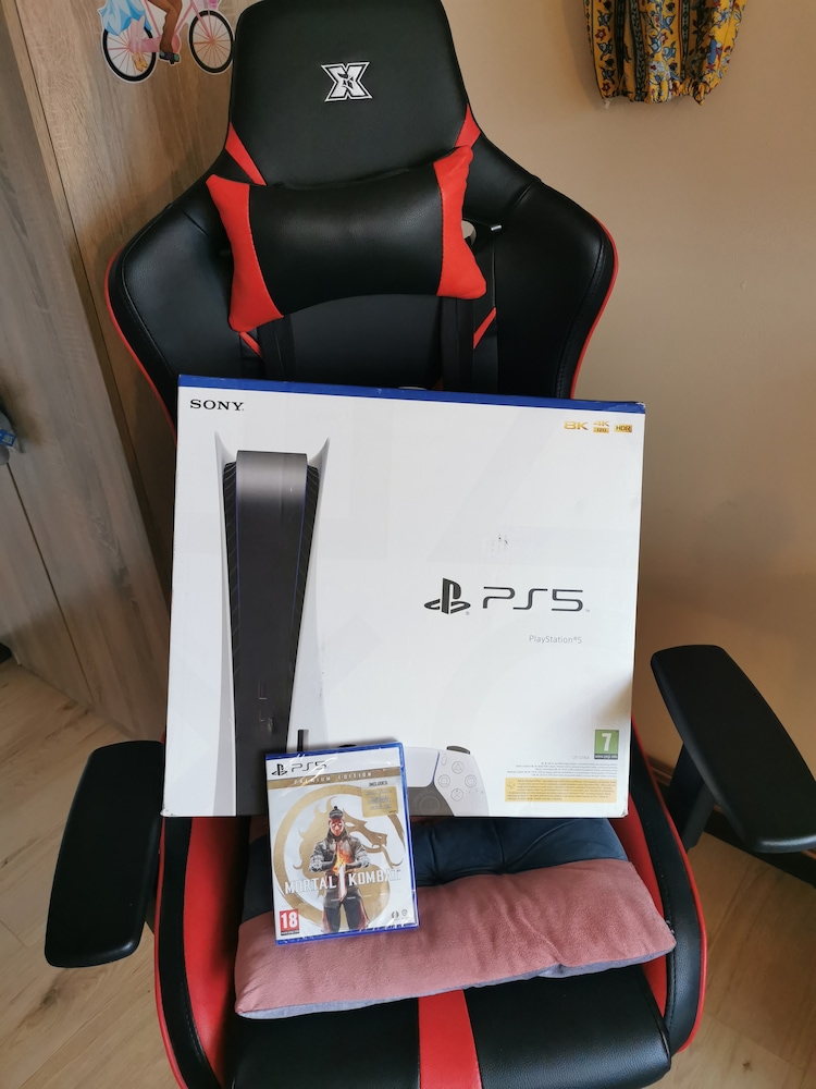 Consola PlayStation 5 (PS5) 825GB, C-Chassis, White - eMAG.ro Consola PlayStation 5 (PS5) 825GB, C-Chassis, White - eMAG.ro