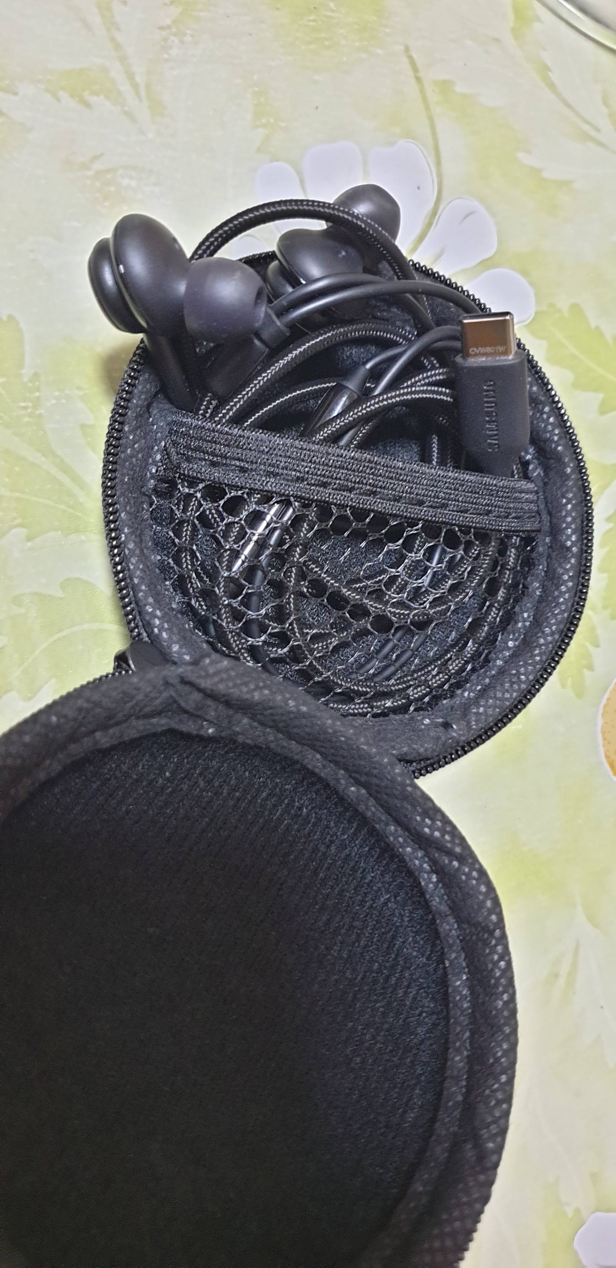 Casti Audio AKG compatibil cu Samsung cu mufa Type-C dopuri de rezerva Negru in ambalaj Retail