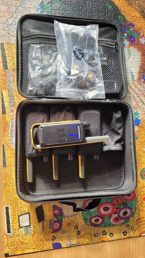 Motorola t82 extreme noir jaune cuarteto walkie talkies 10km resistencia  ipx4 linterna led 16 canales 121 códigos de privaci B8P00811YDEMAQ -  Conforama