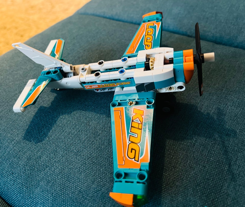 LEGO Technic - Avion de curse 42117, 154 piese - eMAG.ro