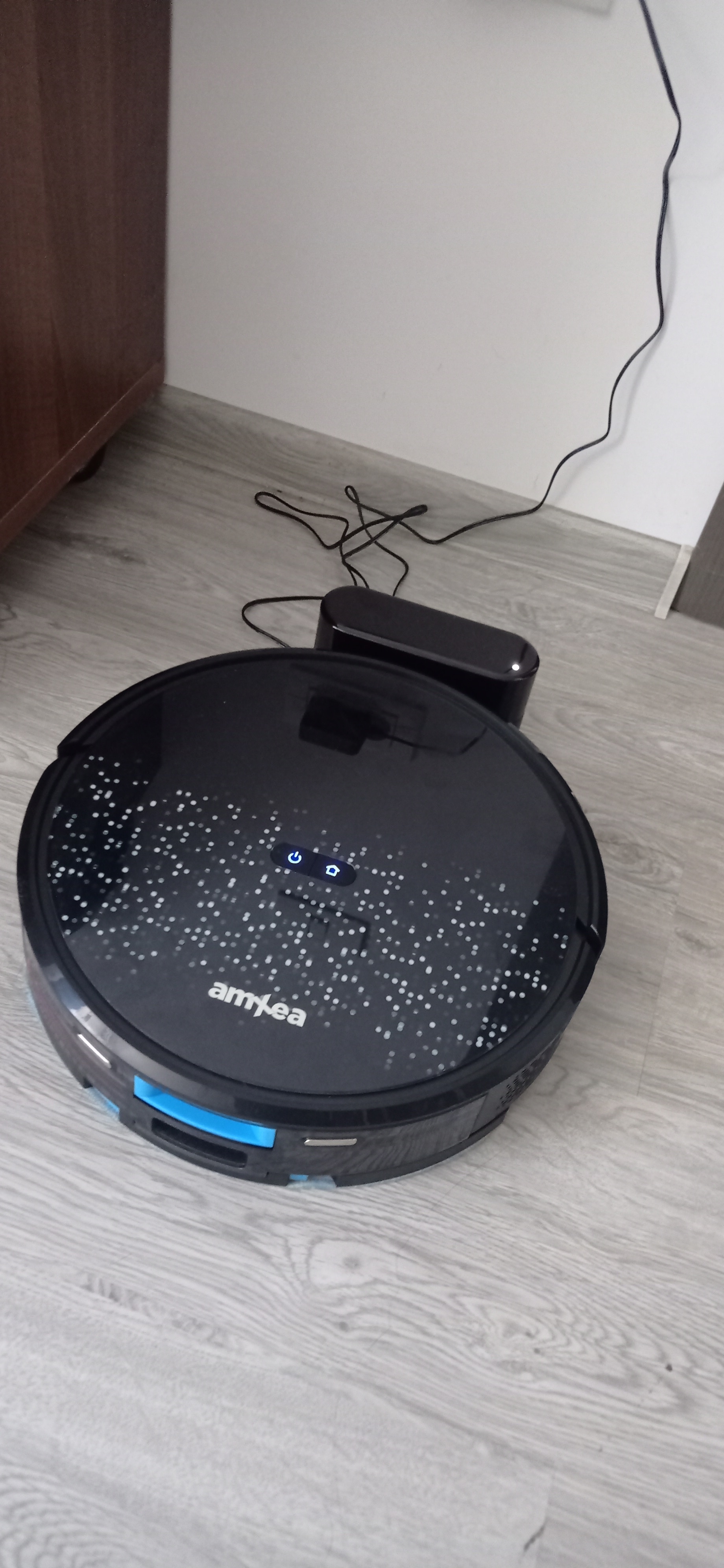 Aspirator robot amXea G1 Negru-Violet, navigare giroscopica, Wi-Fi app, smart memory, multi-suprafete, curatare uscata cu spalare, perie centrala