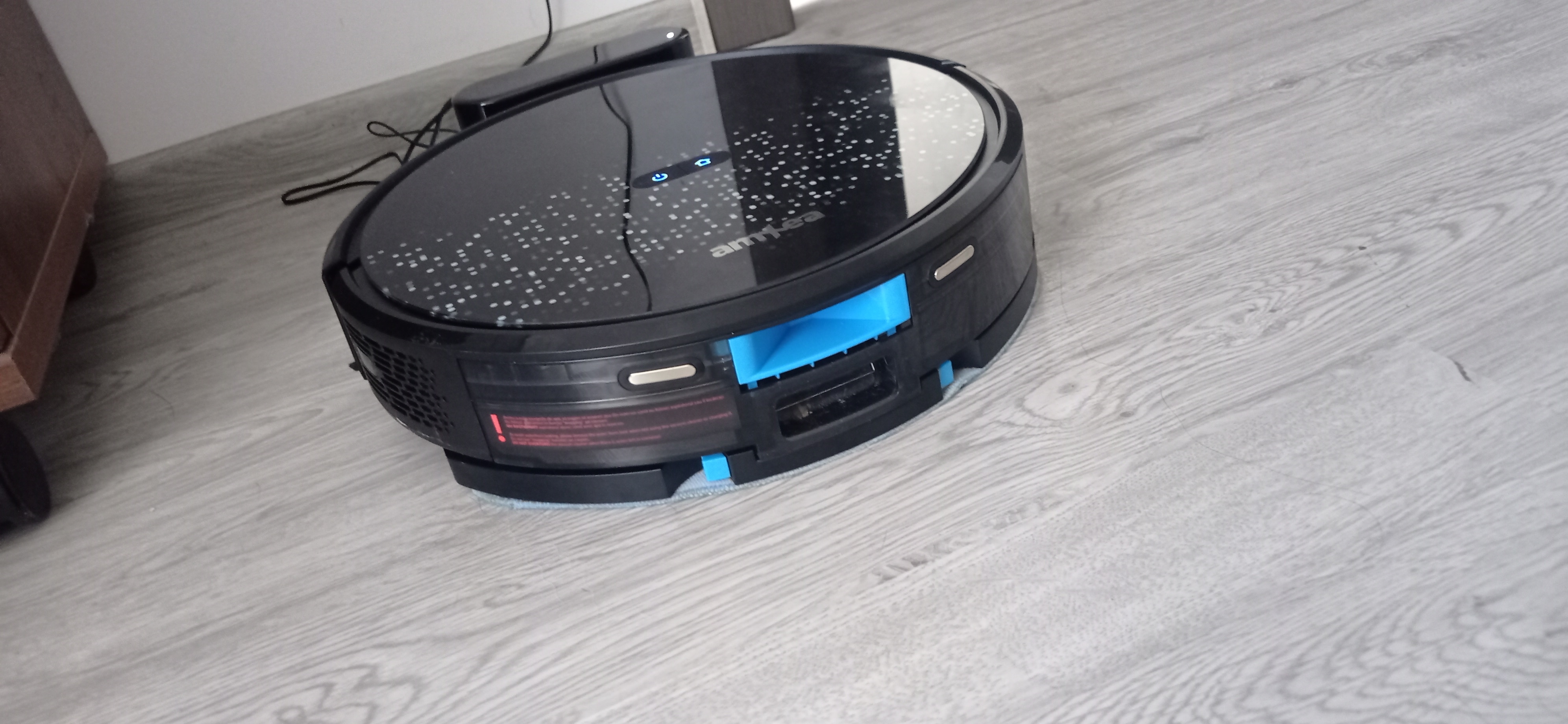 Aspirator robot amXea G1 Negru-Violet, navigare giroscopica, Wi-Fi app, smart memory, multi-suprafete, curatare uscata cu spalare, perie centrala