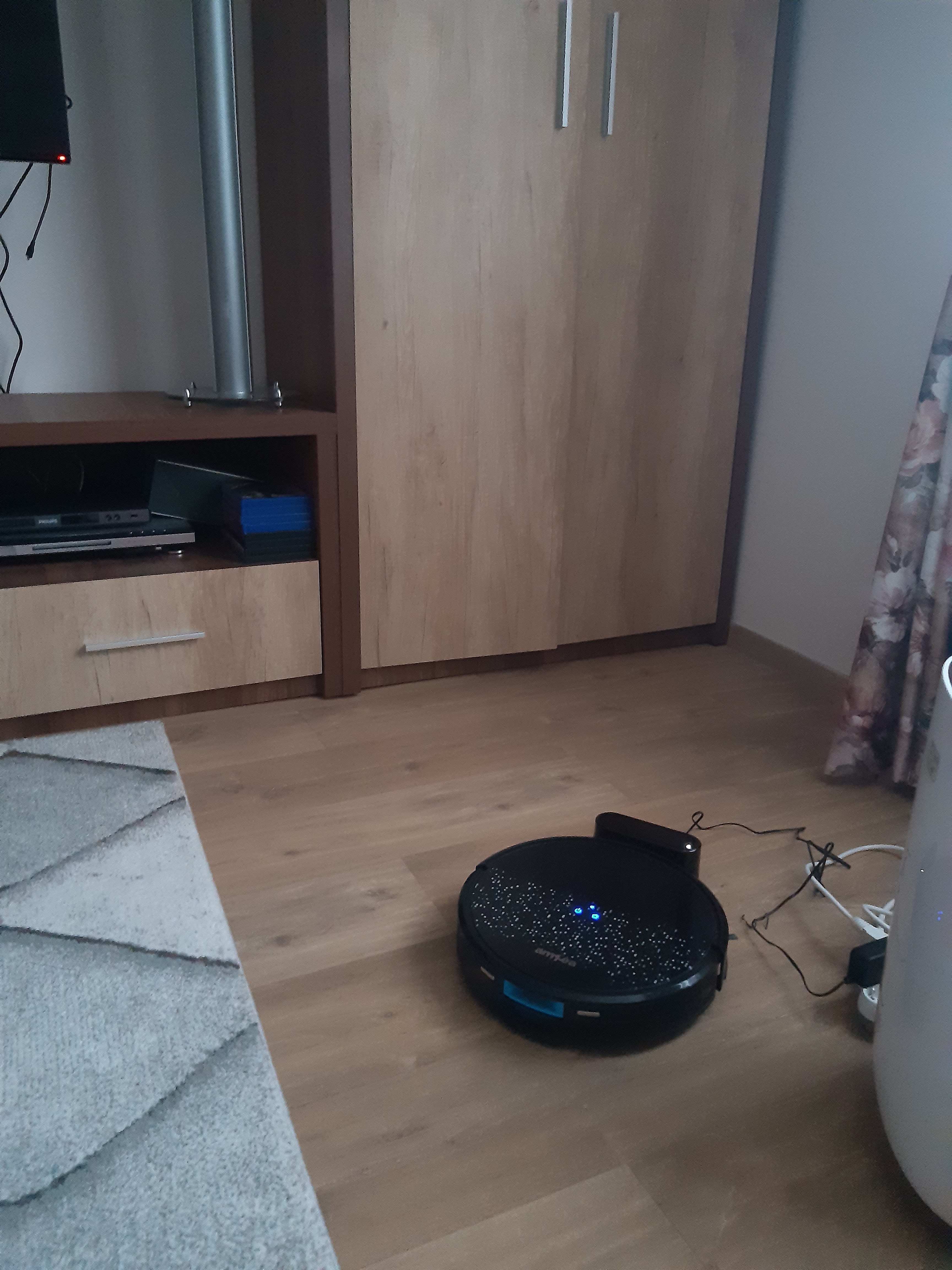 Aspirator robot amXea G1 Negru-Violet, navigare giroscopica, Wi-Fi app, smart memory, multi-suprafete, curatare uscata cu spalare, perie centrala