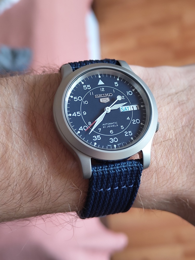 Seiko, Ceas automatic cu o curea din material textil, Bleumarin