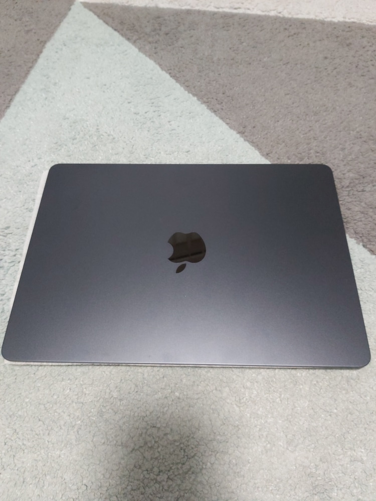 Laptop Apple MacBook Air 13-inch cu procesor Apple M2, 8 nuclee