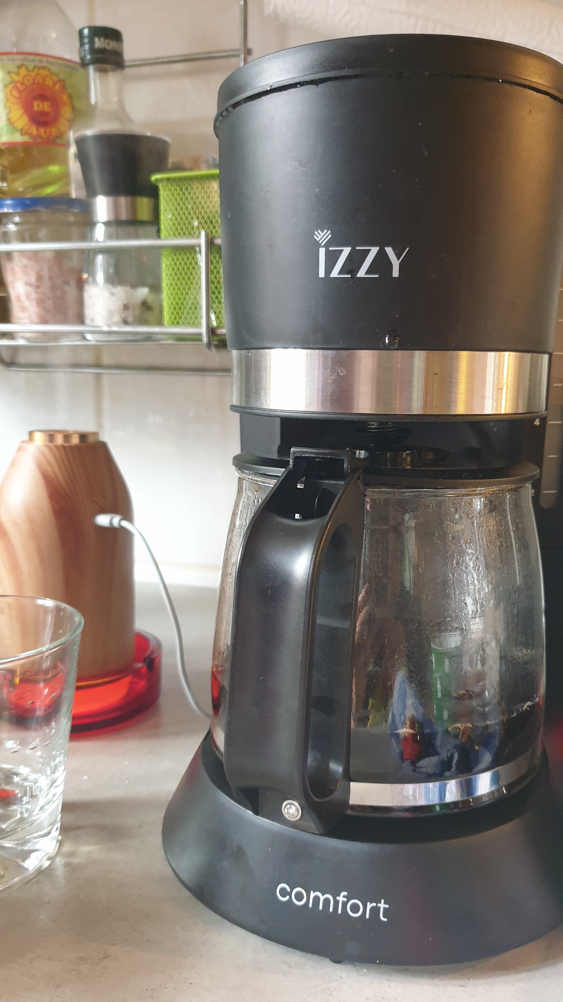 Filtru de cafea Comfort, Izzy, Negru cu detalii inox, 1.25 L, 900 W, negru/inox
