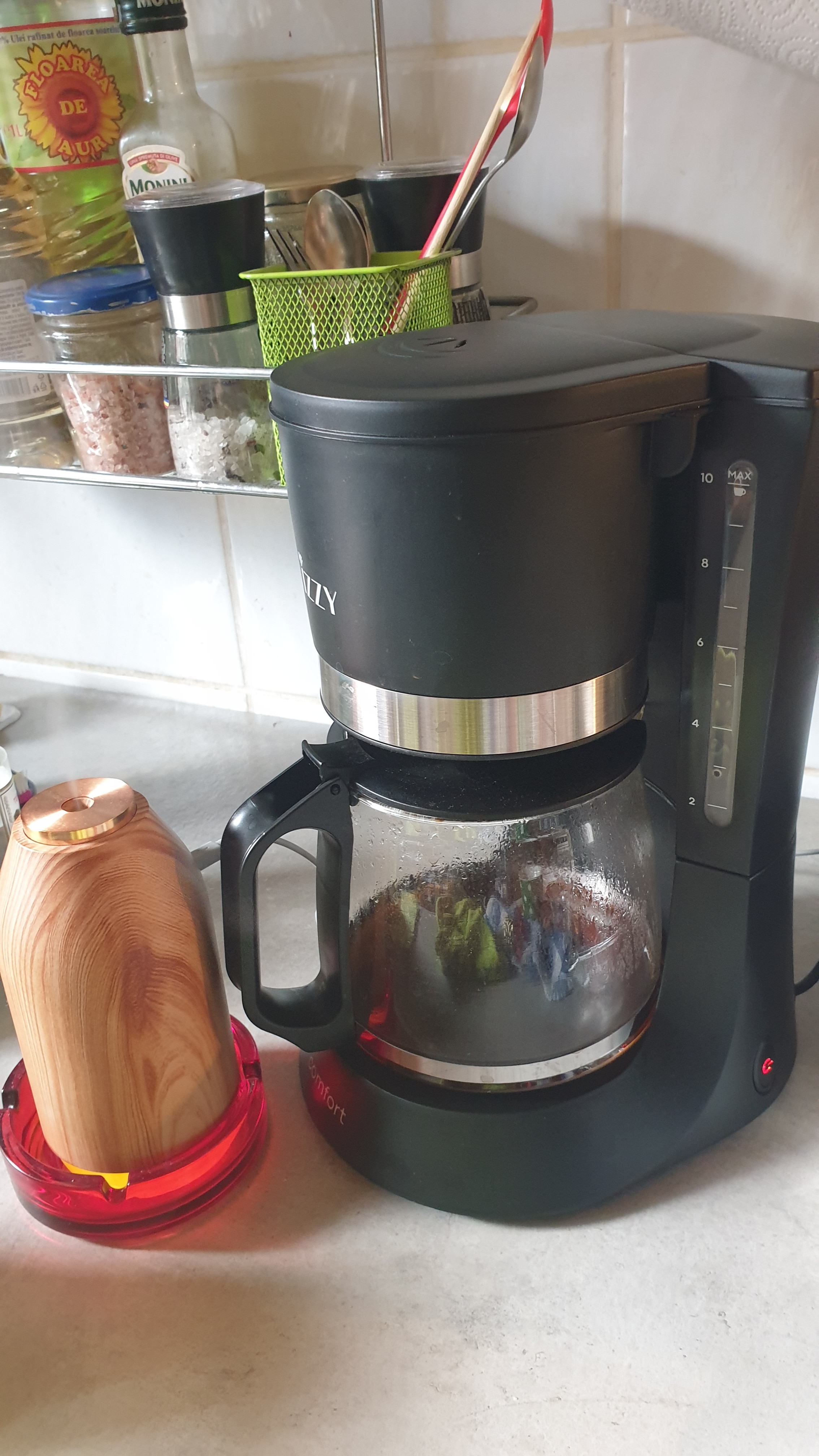 Filtru de cafea Comfort, Izzy, Negru cu detalii inox, 1.25 L, 900 W, negru/inox